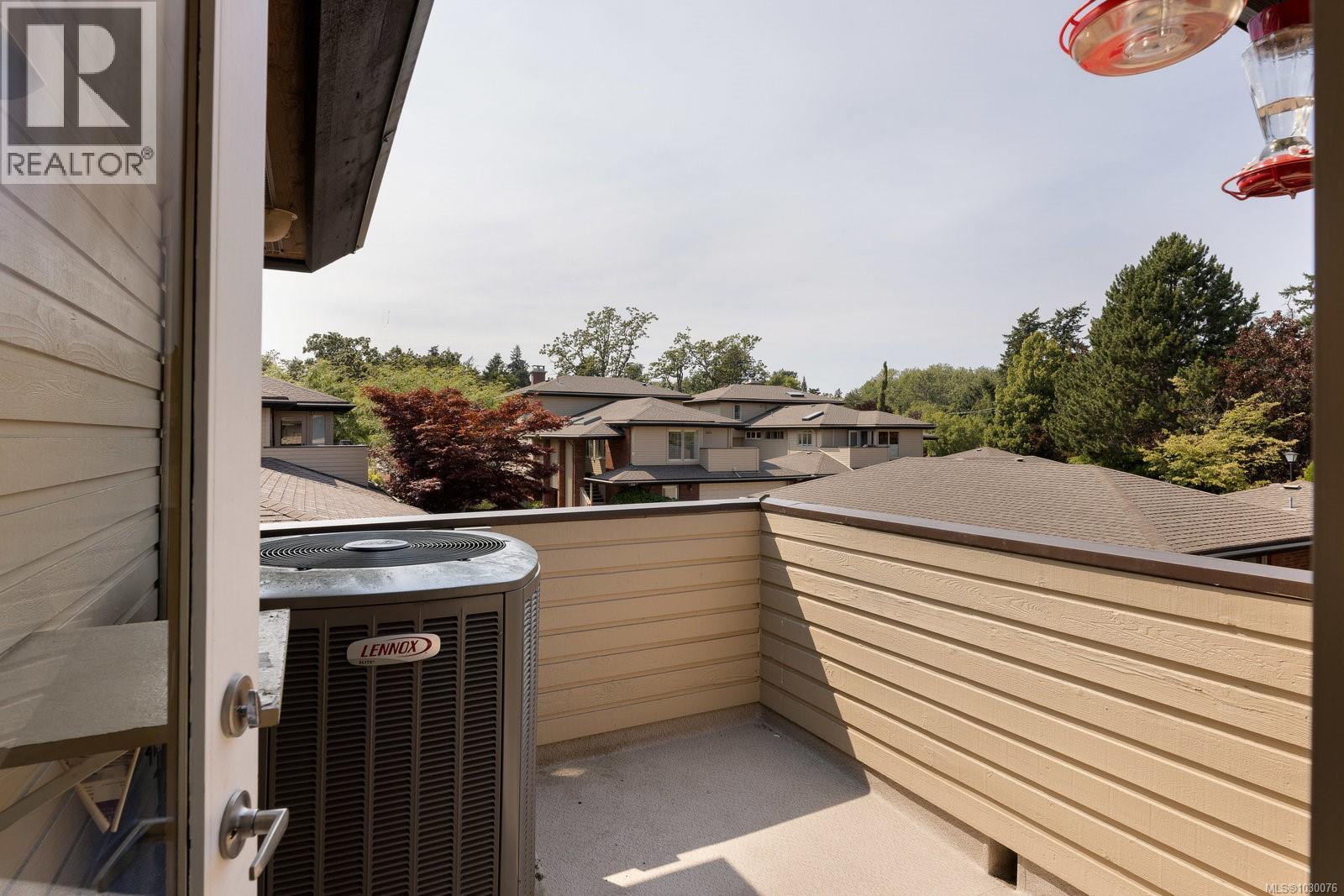 124 2345 Cedar Hill Cross Road, Oak Bay