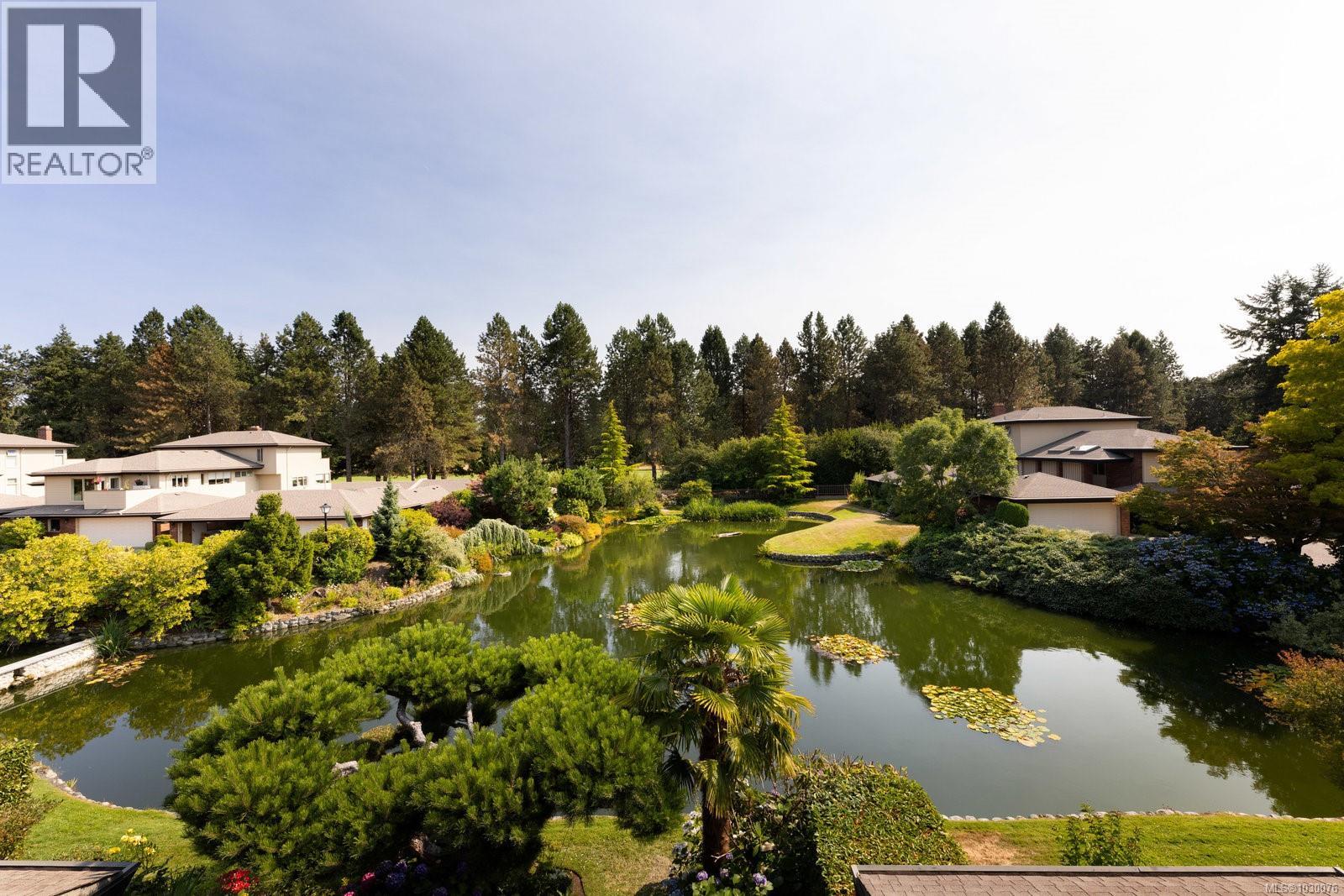 124 2345 Cedar Hill Cross Road, Oak Bay