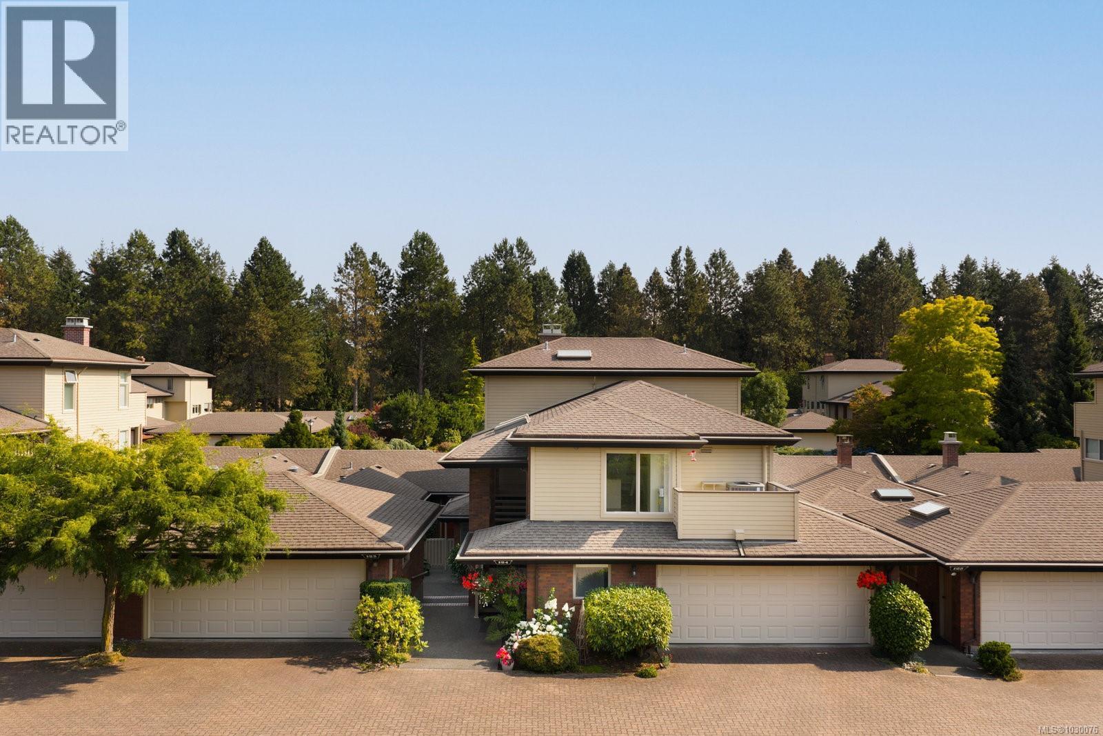 124 2345 Cedar Hill Cross Road, Oak Bay