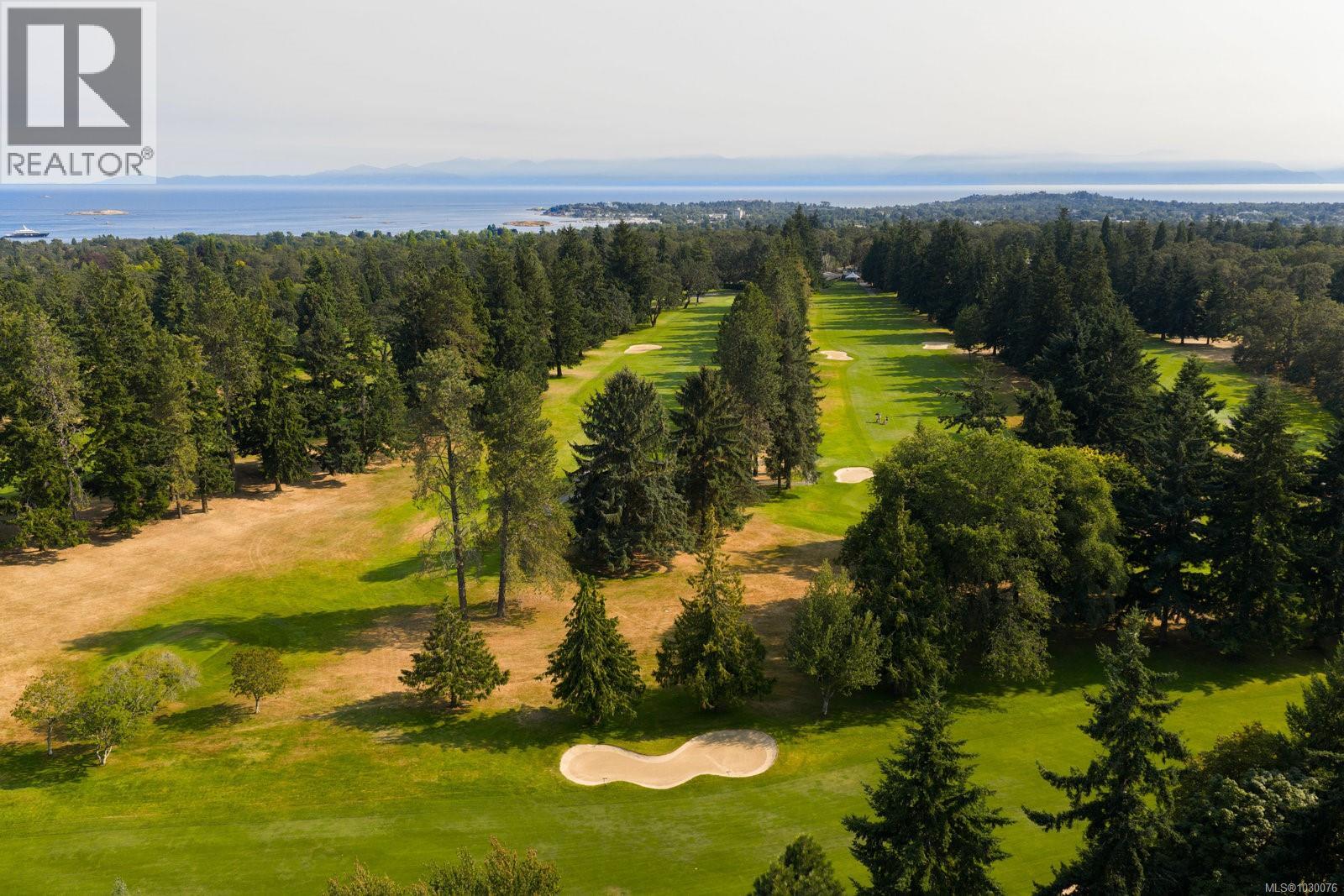 124 2345 Cedar Hill Cross Road, Oak Bay