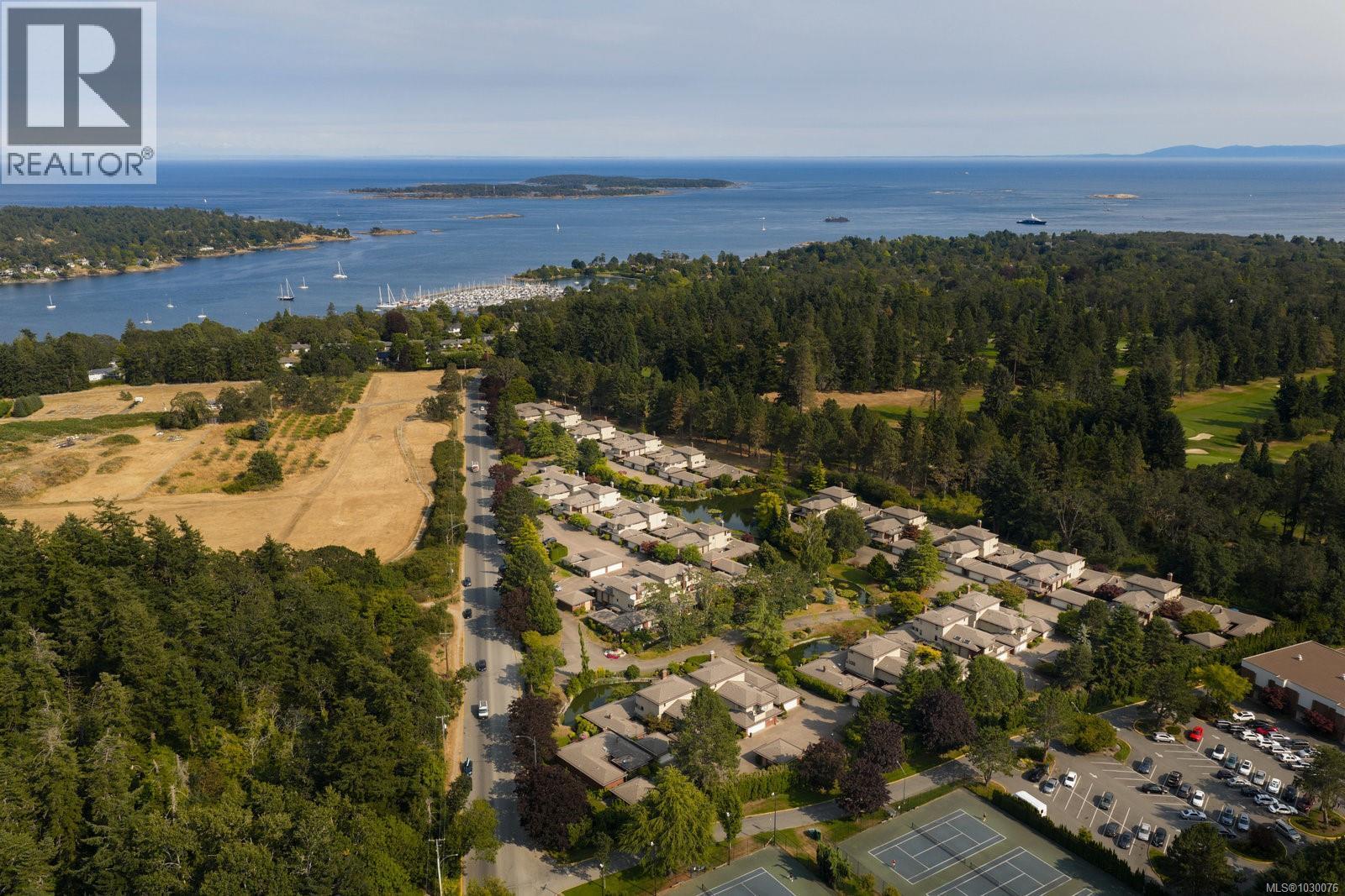 124 2345 Cedar Hill Cross Road, Oak Bay