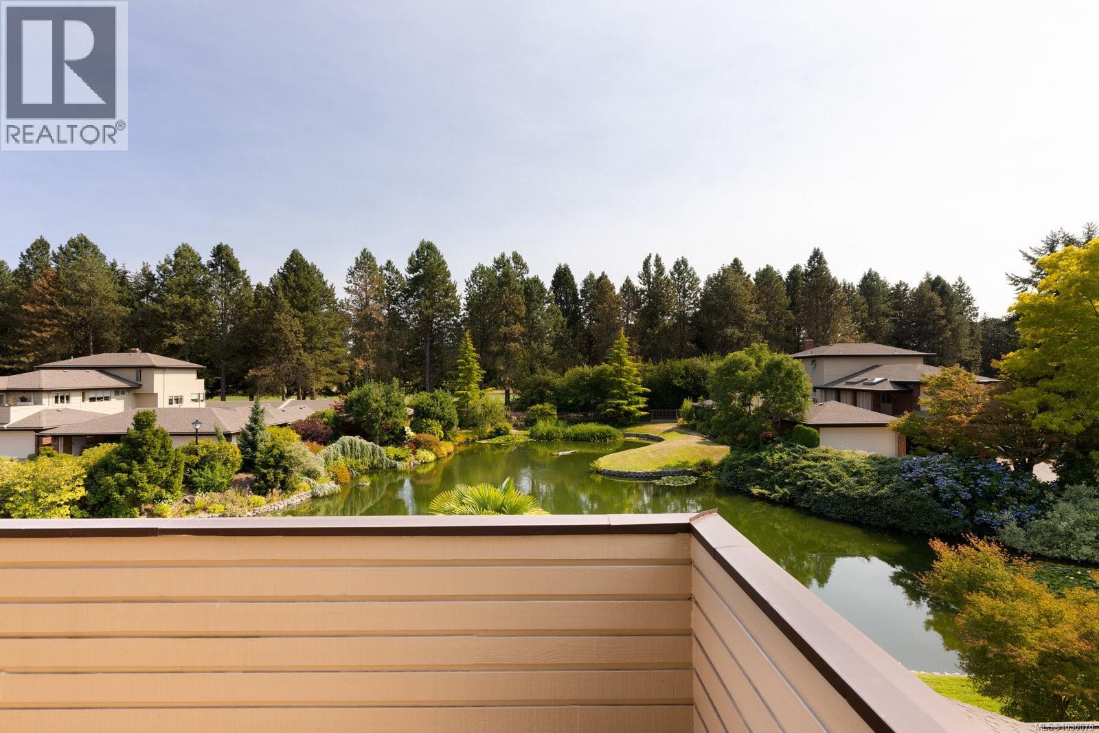 124 2345 Cedar Hill Cross Road, Oak Bay