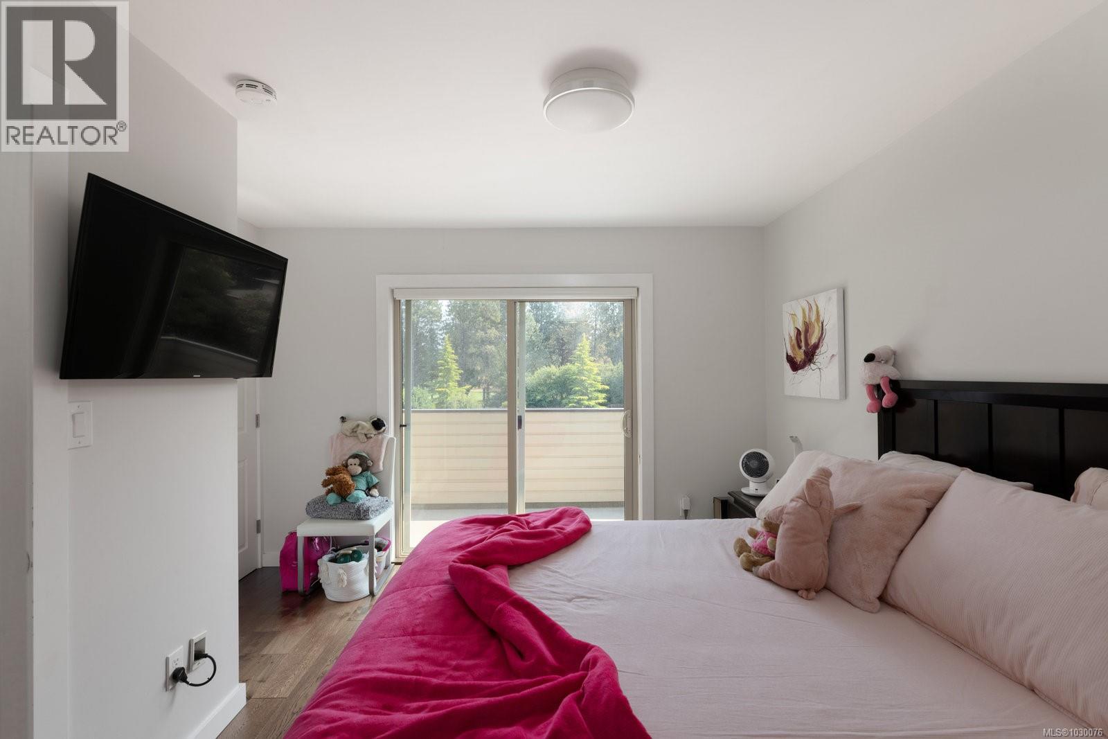 124 2345 Cedar Hill Cross Road, Oak Bay