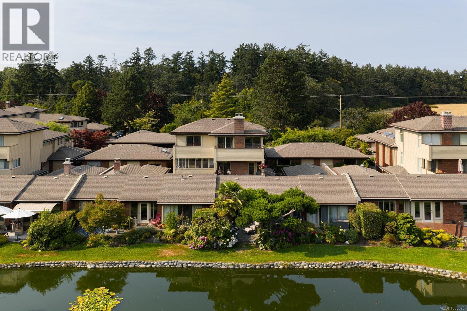 124 2345 Cedar Hill Cross Road, Oak Bay