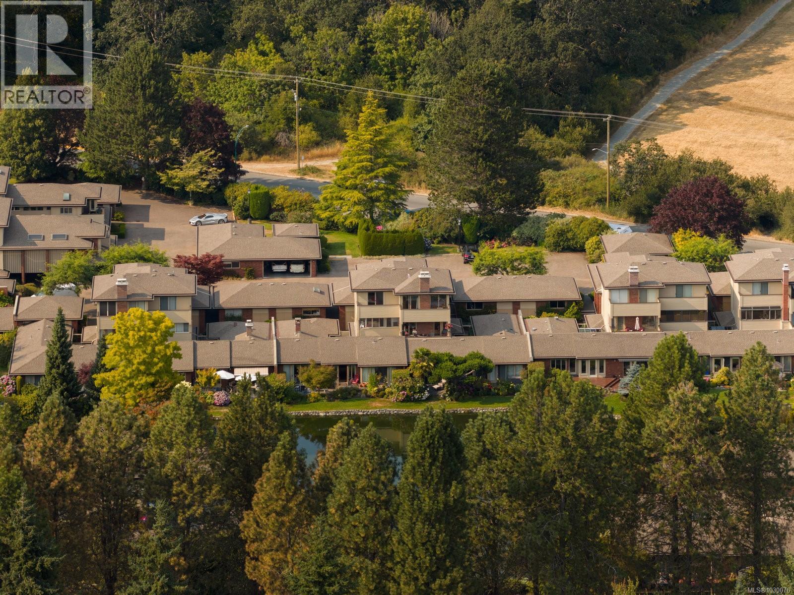 124 2345 Cedar Hill Cross Road, Oak Bay