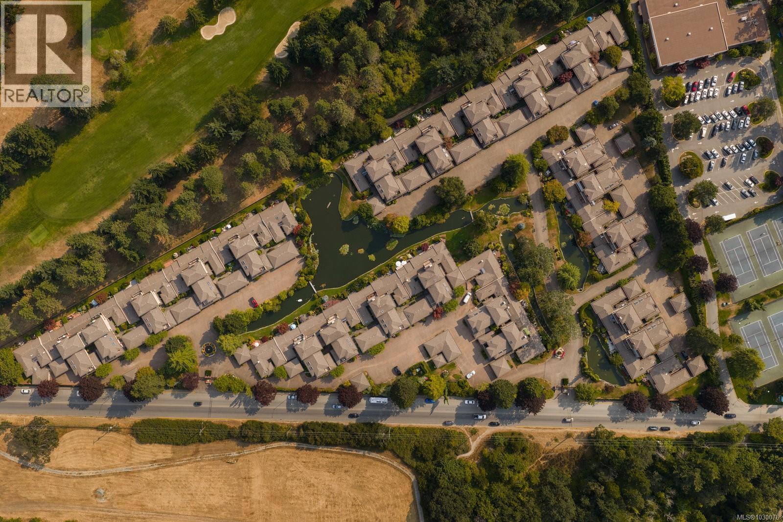 124 2345 Cedar Hill Cross Road, Oak Bay