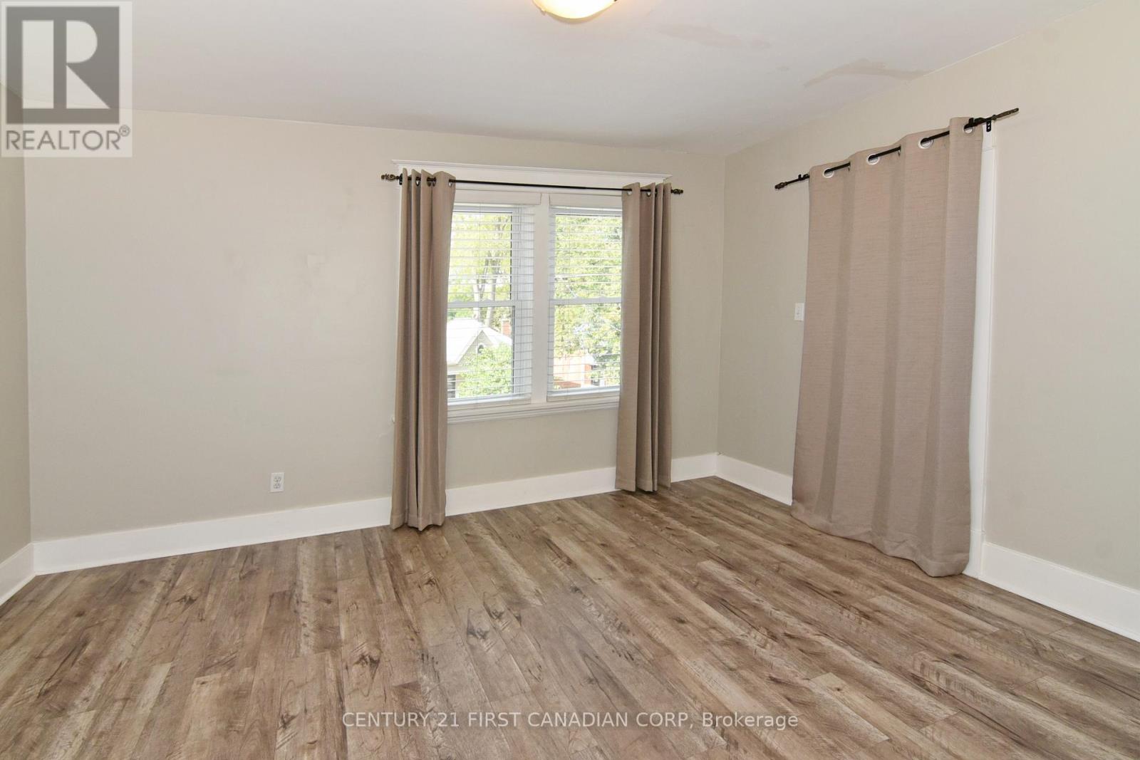 452 CHARLOTTE STREET - 21
