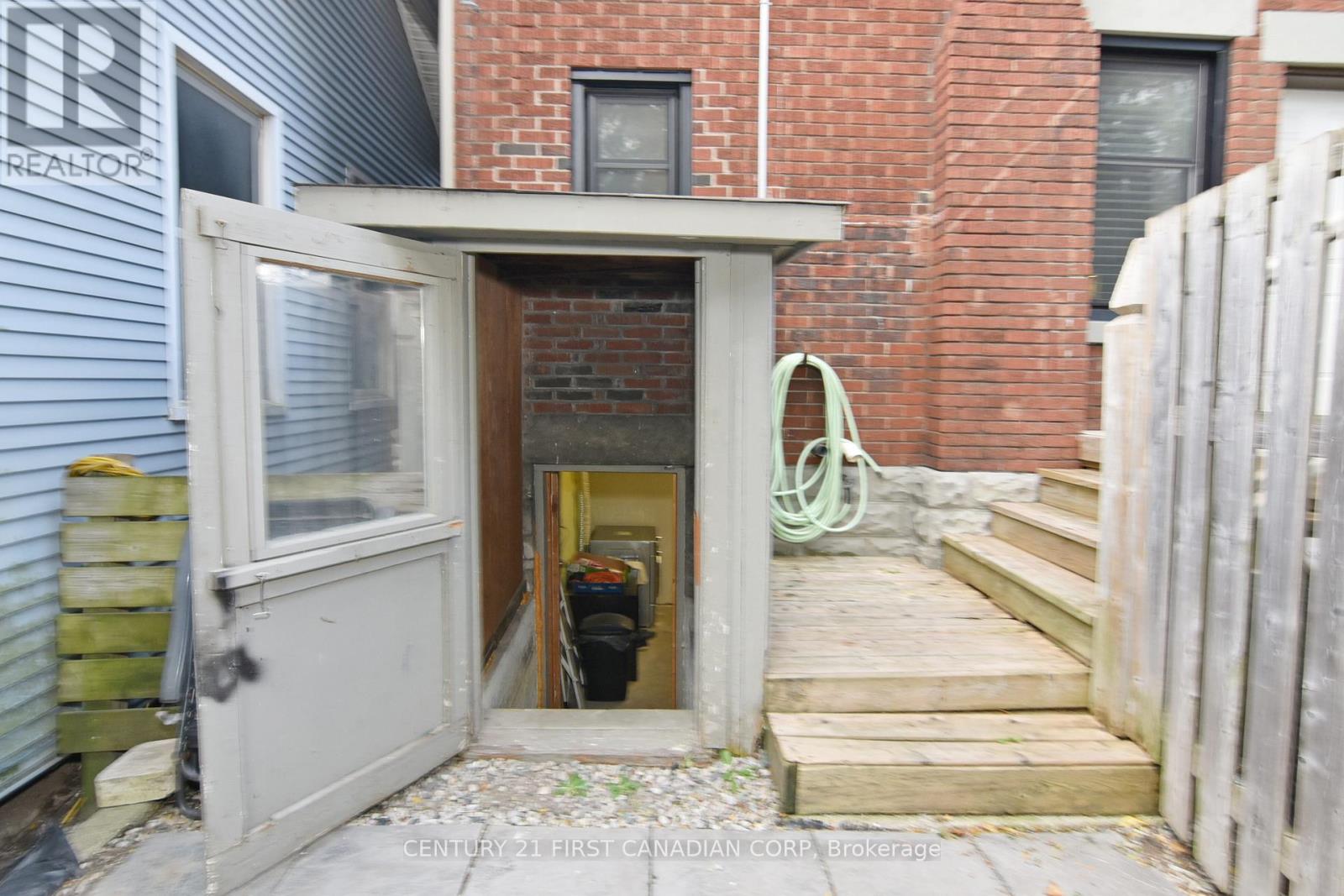 452 CHARLOTTE STREET - 25