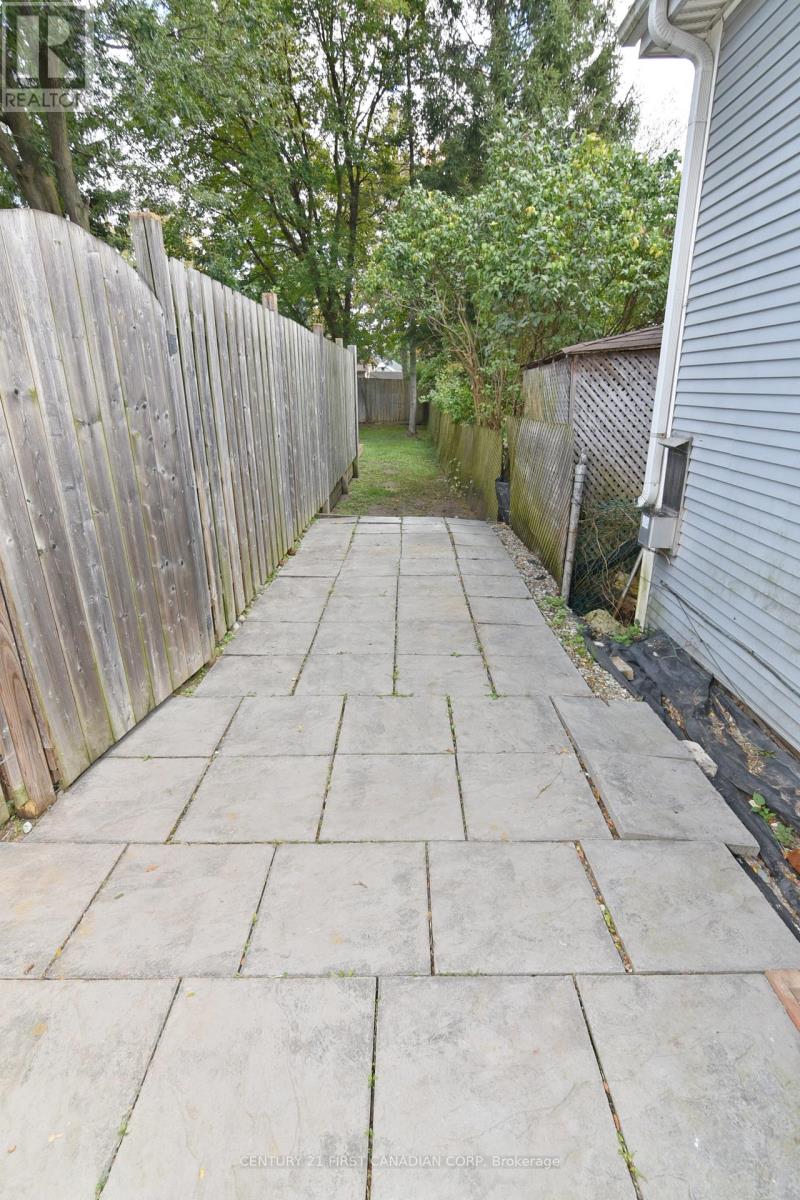 452 CHARLOTTE STREET - 26