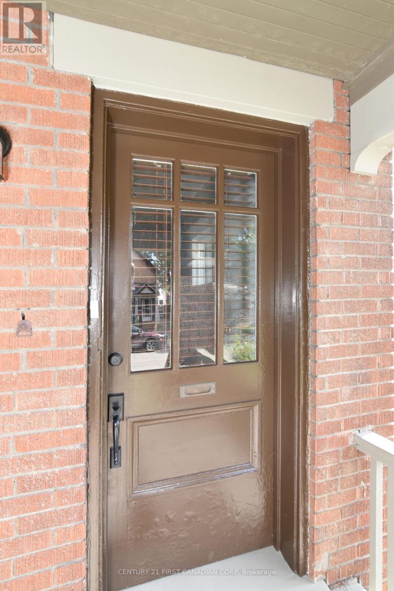 452 CHARLOTTE STREET - 5