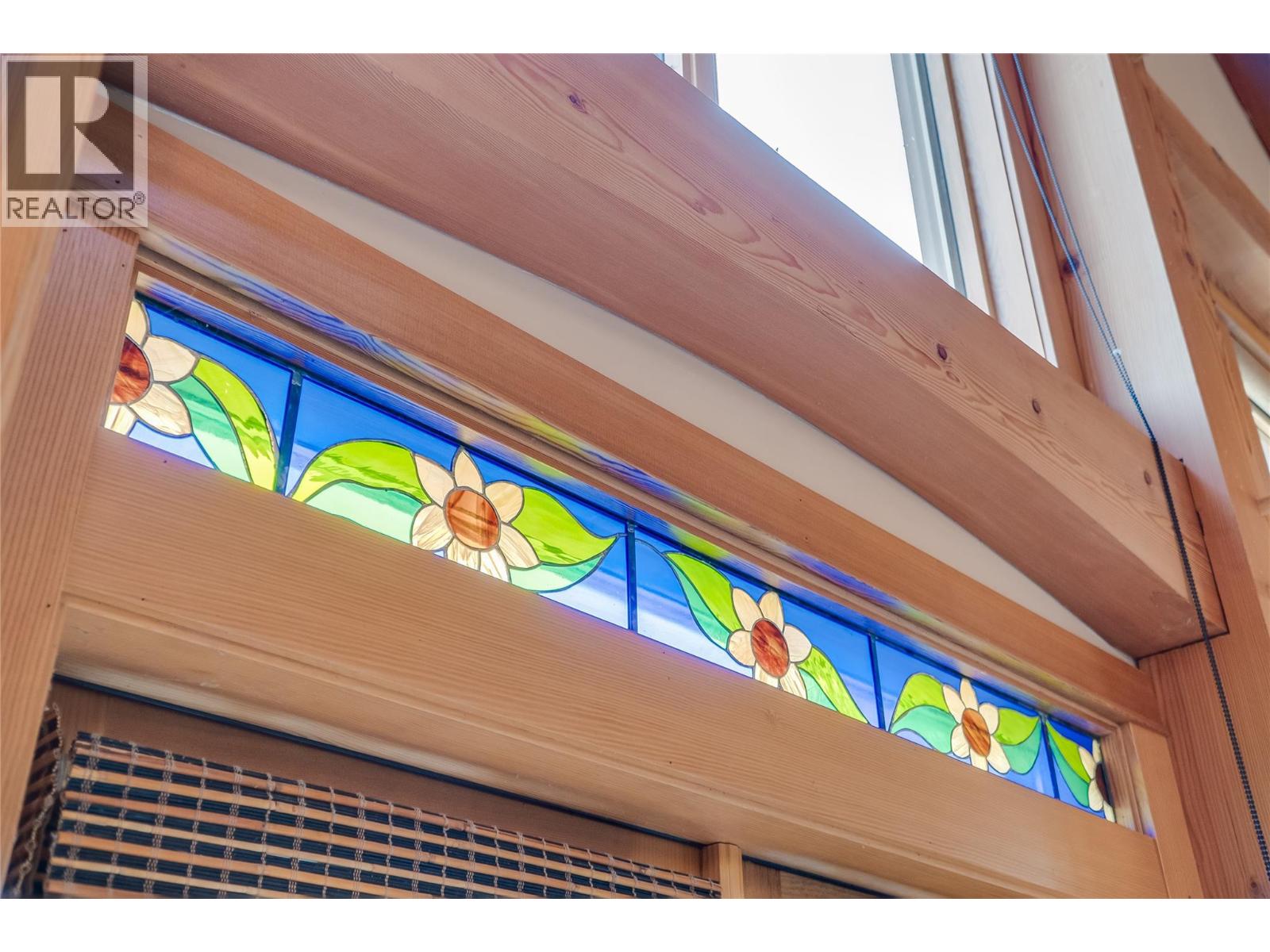  130 8th Street North, Kaslo