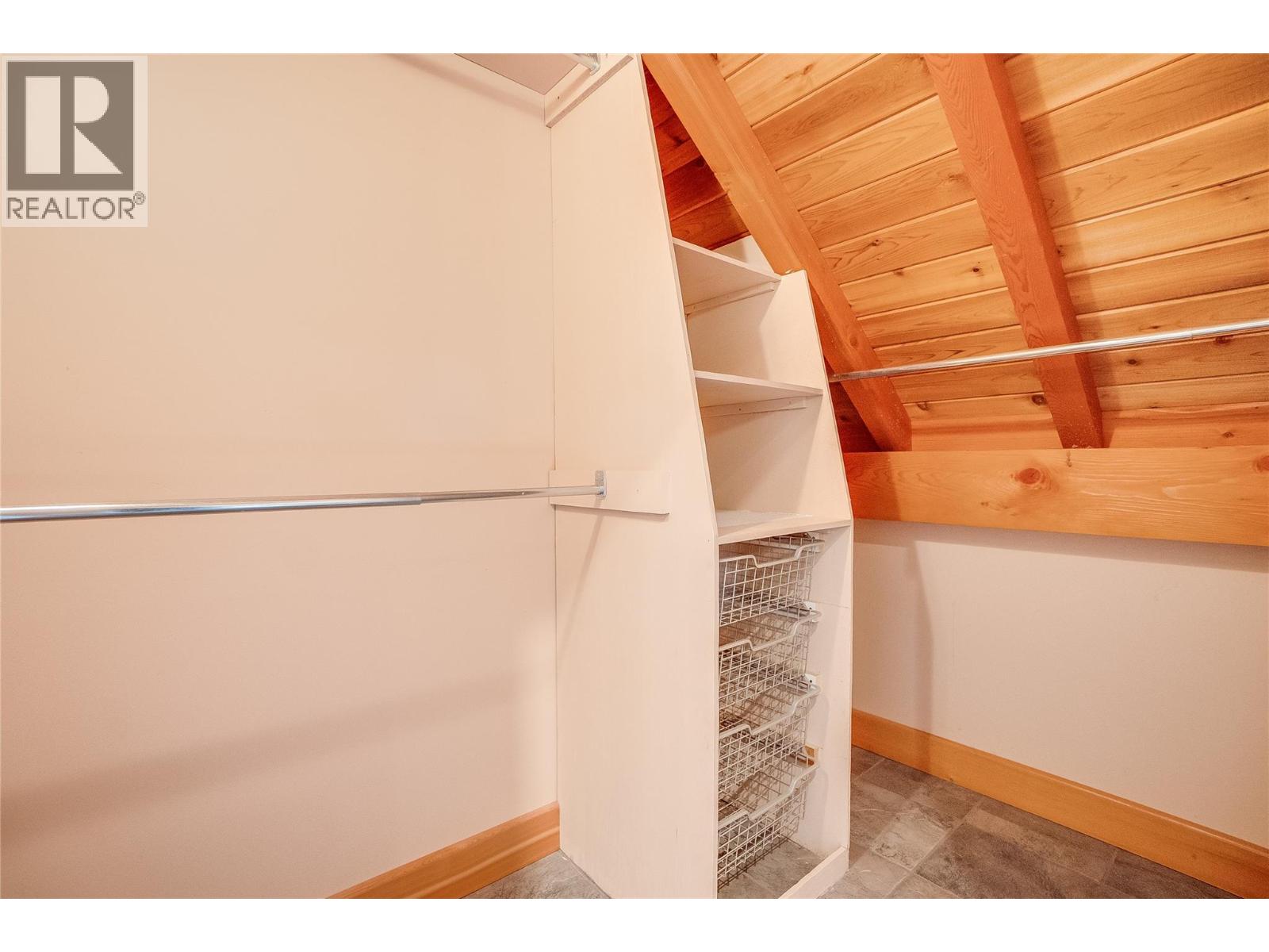  130 8th Street North, Kaslo