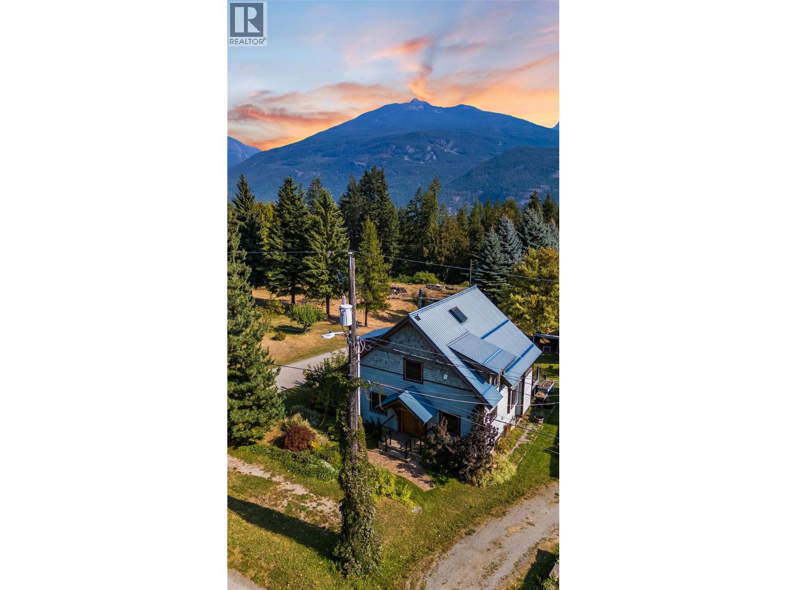  130 8th Street North, Kaslo
