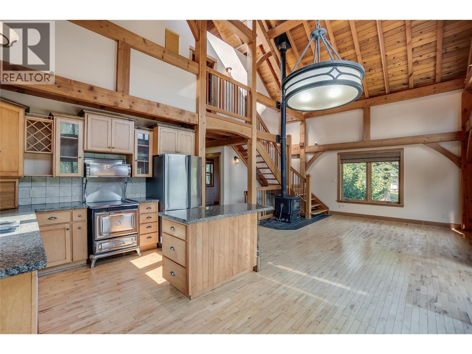  130 8th Street North, Kaslo