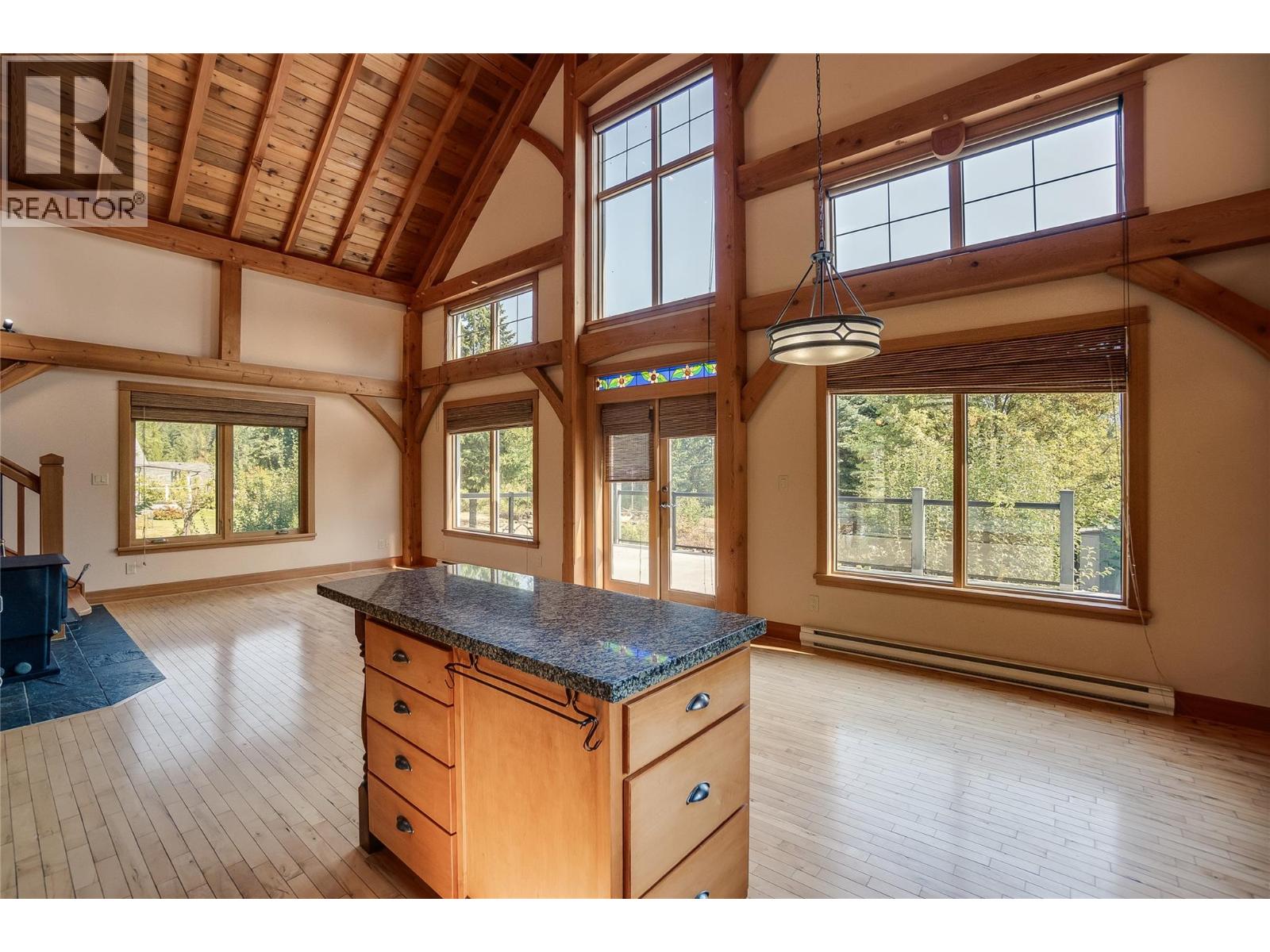  130 8th Street North, Kaslo