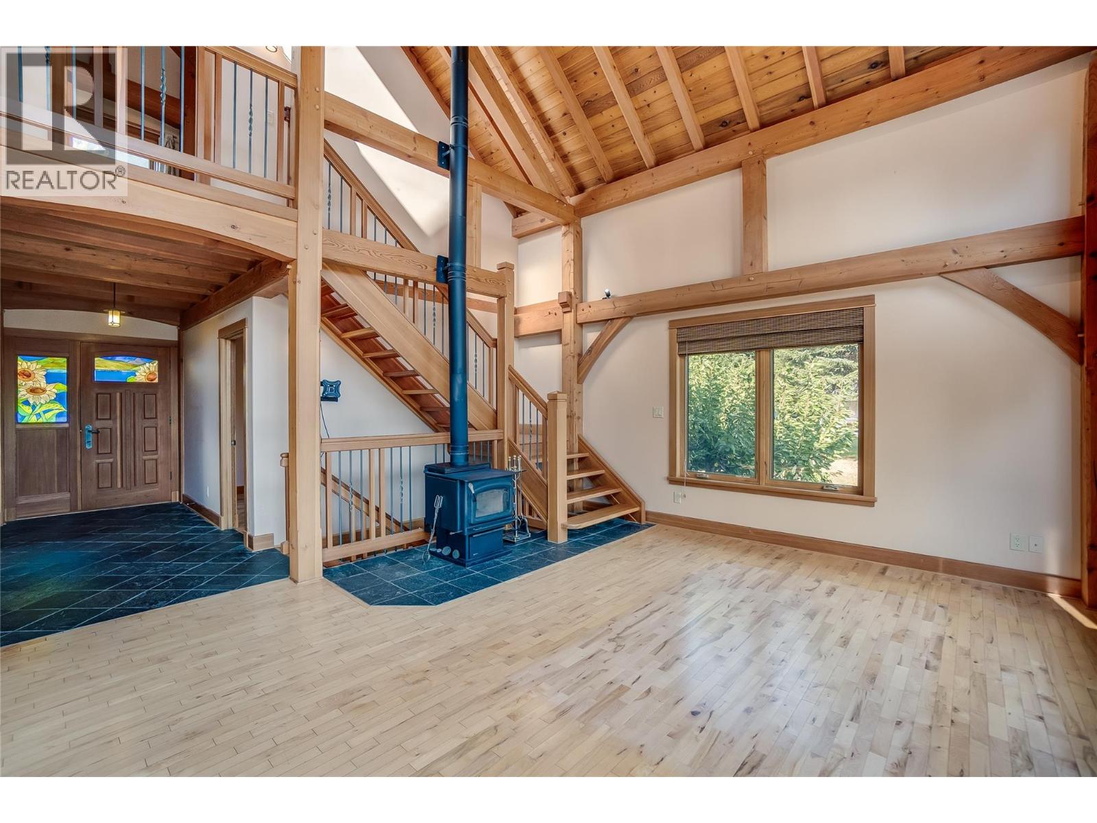  130 8th Street North, Kaslo