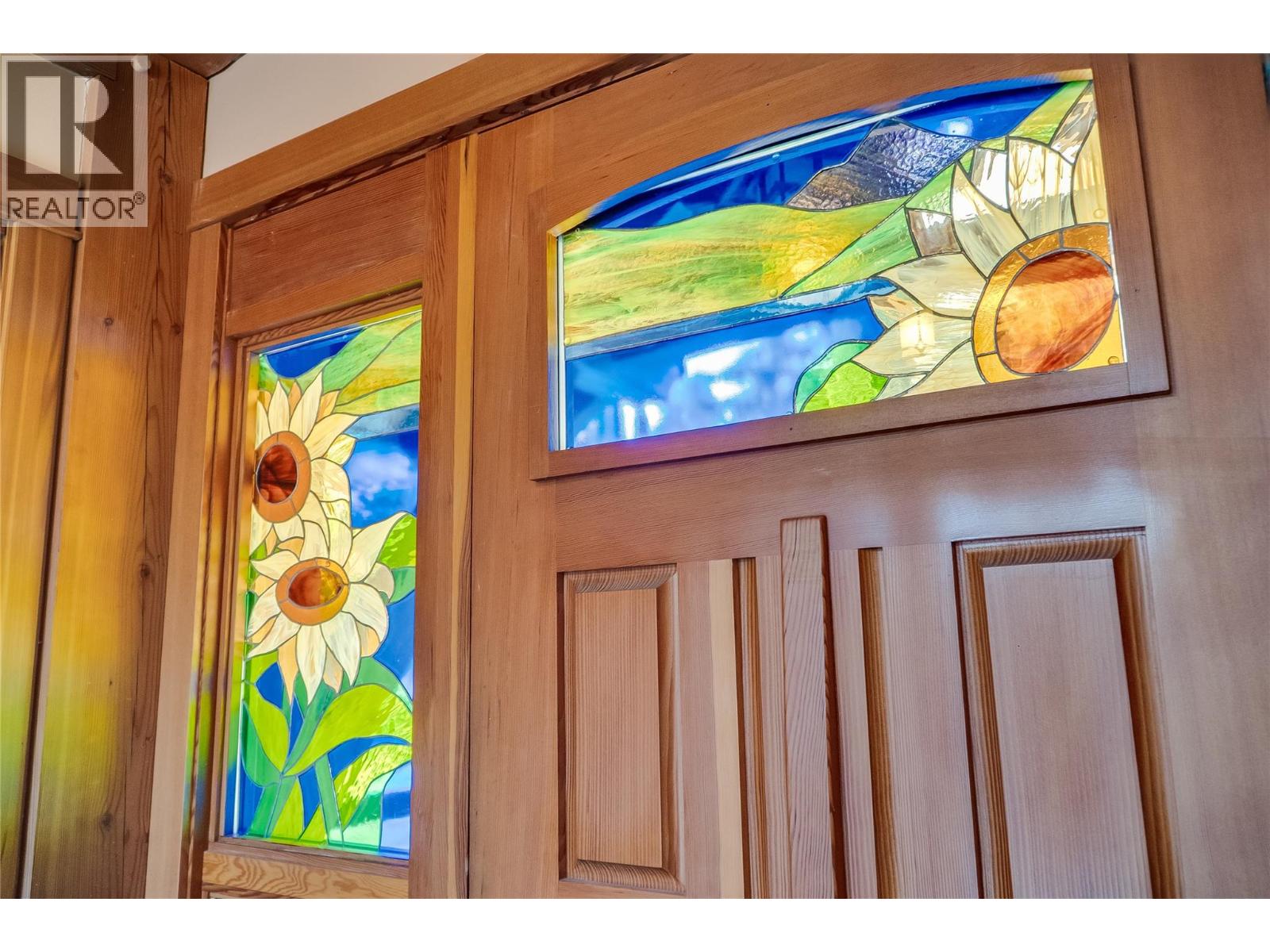  130 8th Street North, Kaslo