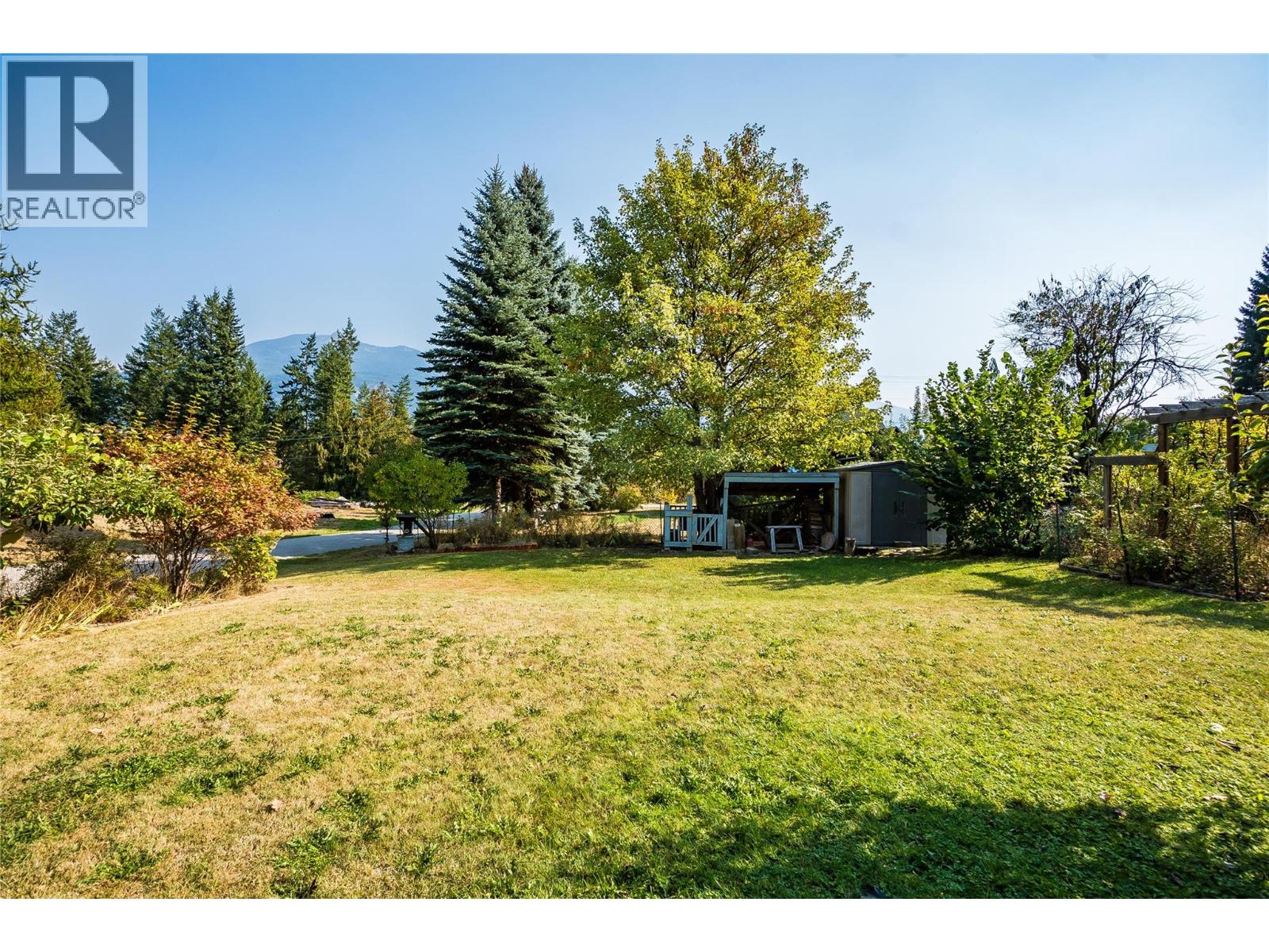  130 8th Street North, Kaslo