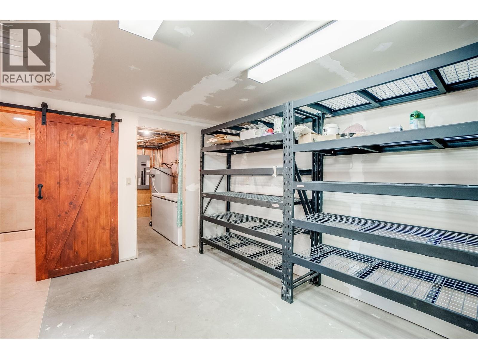  130 8th Street North, Kaslo