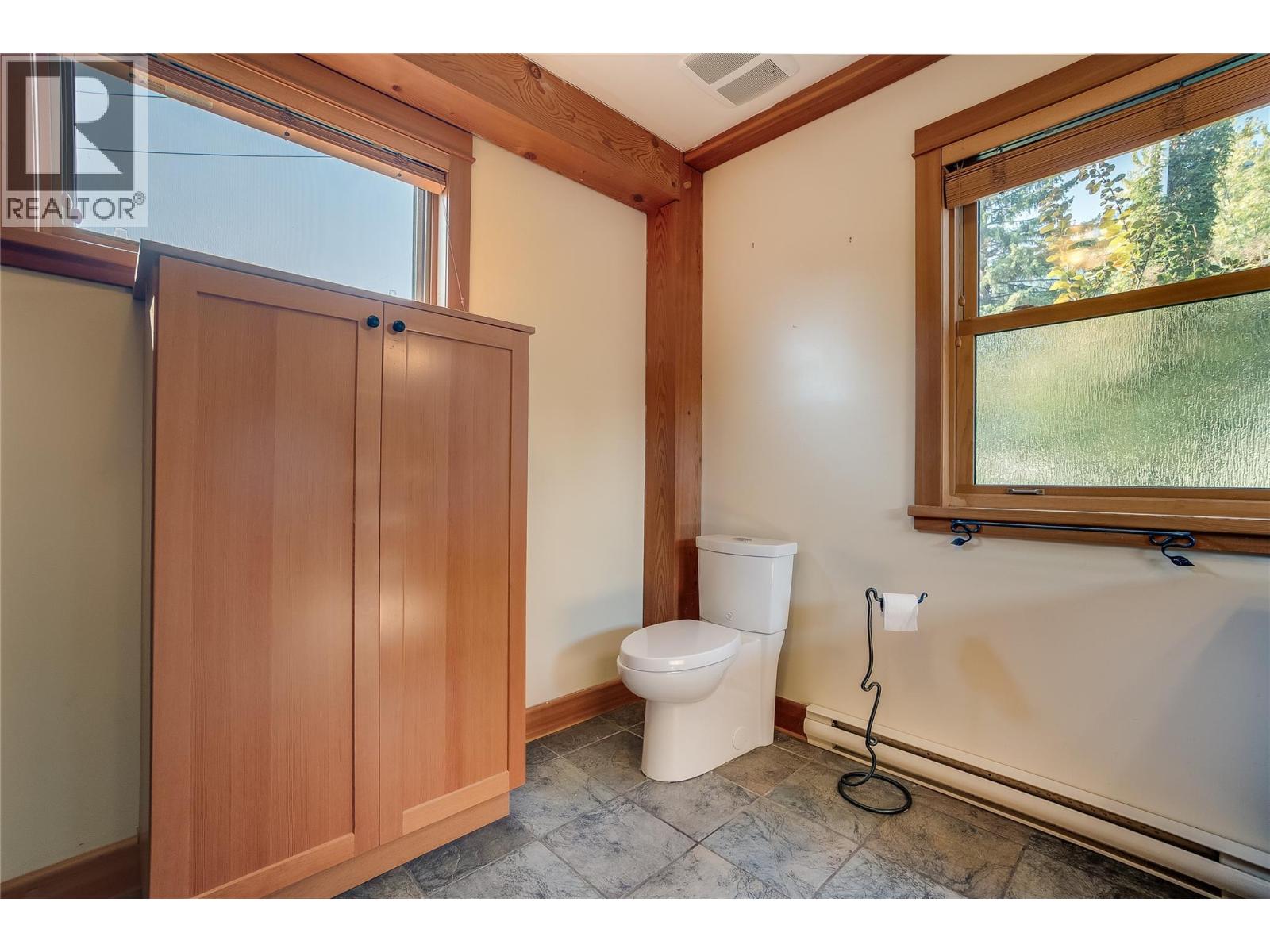  130 8th Street North, Kaslo