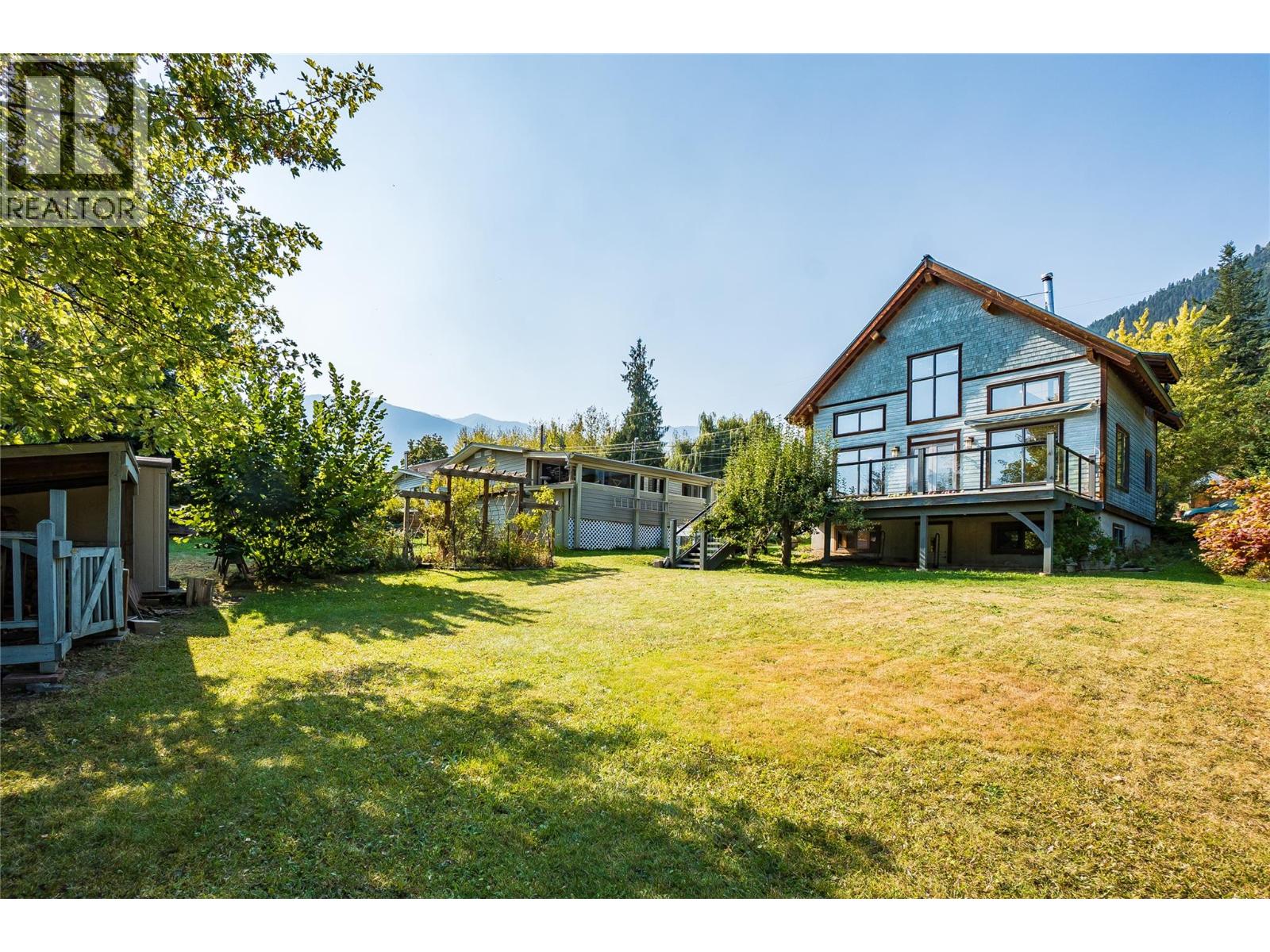  130 8th Street North, Kaslo