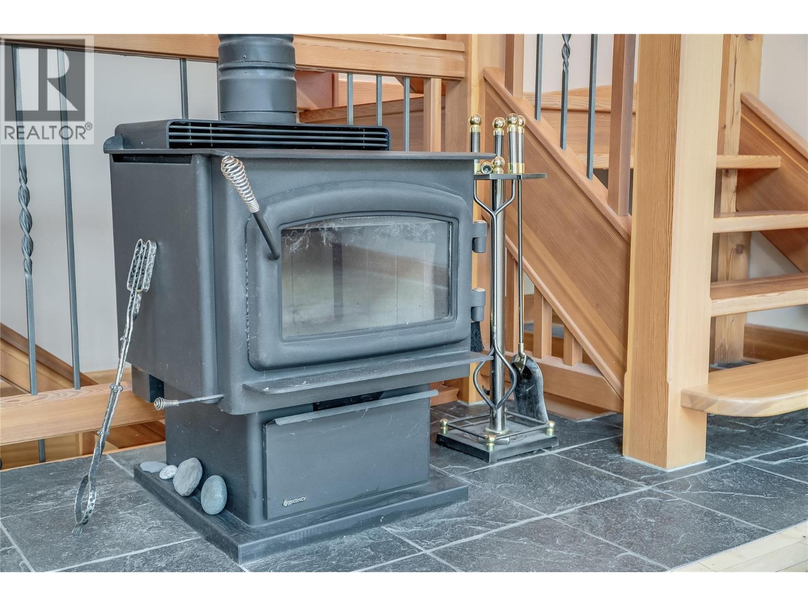  130 8th Street North, Kaslo