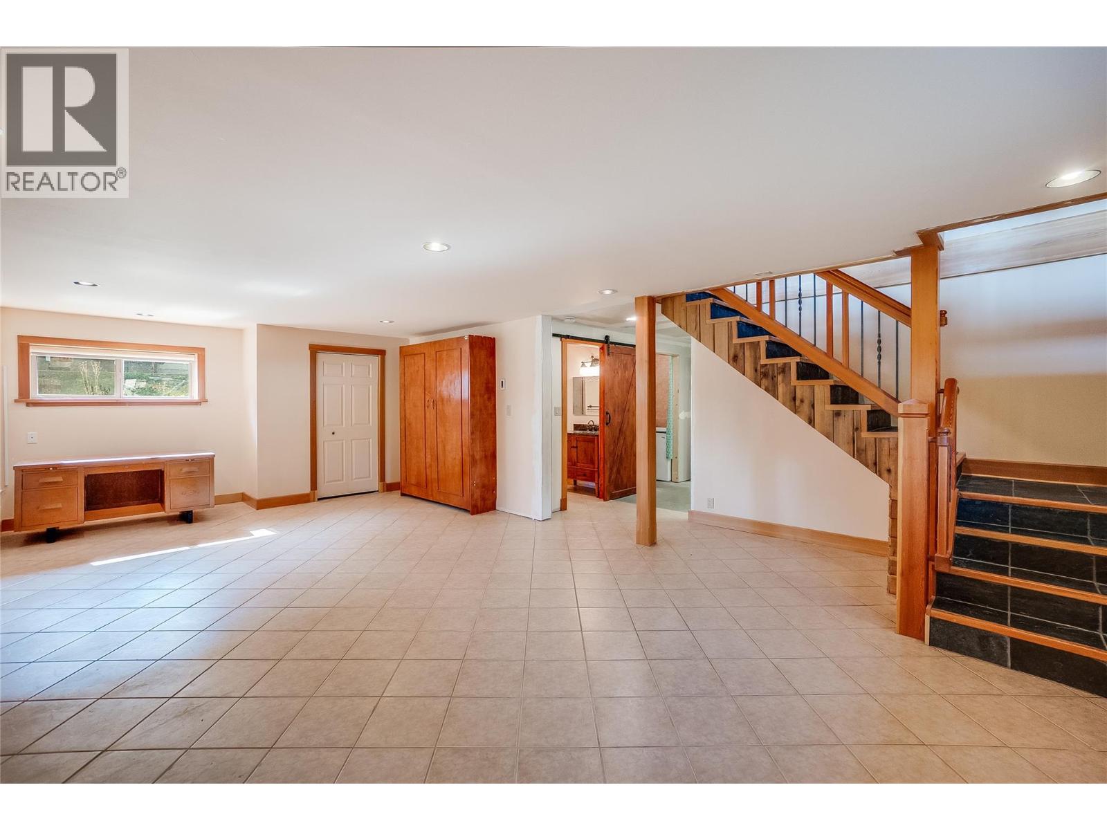  130 8th Street North, Kaslo