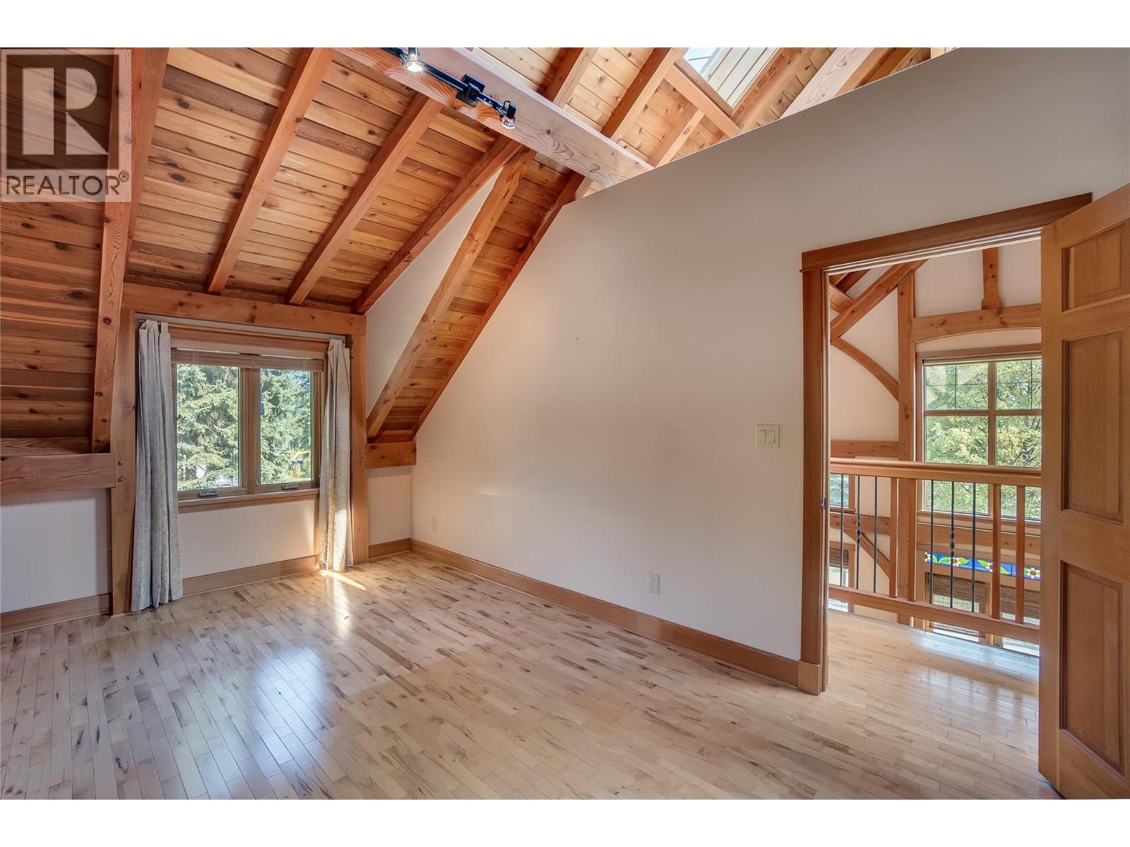  130 8th Street North, Kaslo