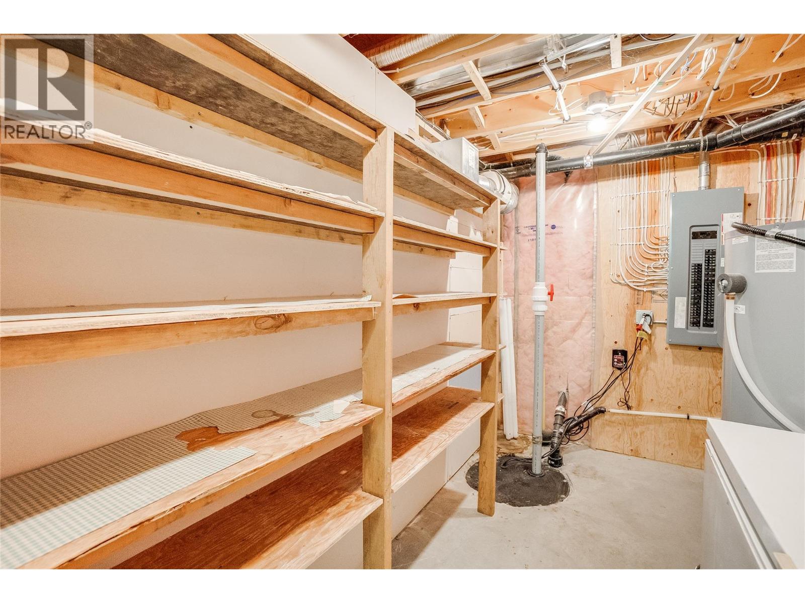  130 8th Street North, Kaslo