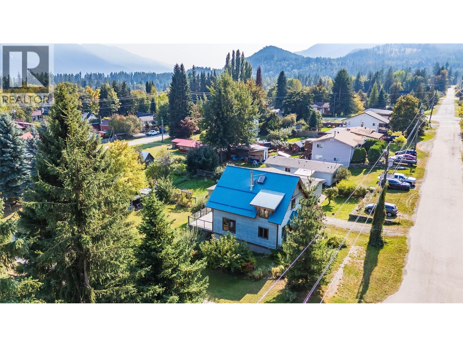  130 8th Street North, Kaslo
