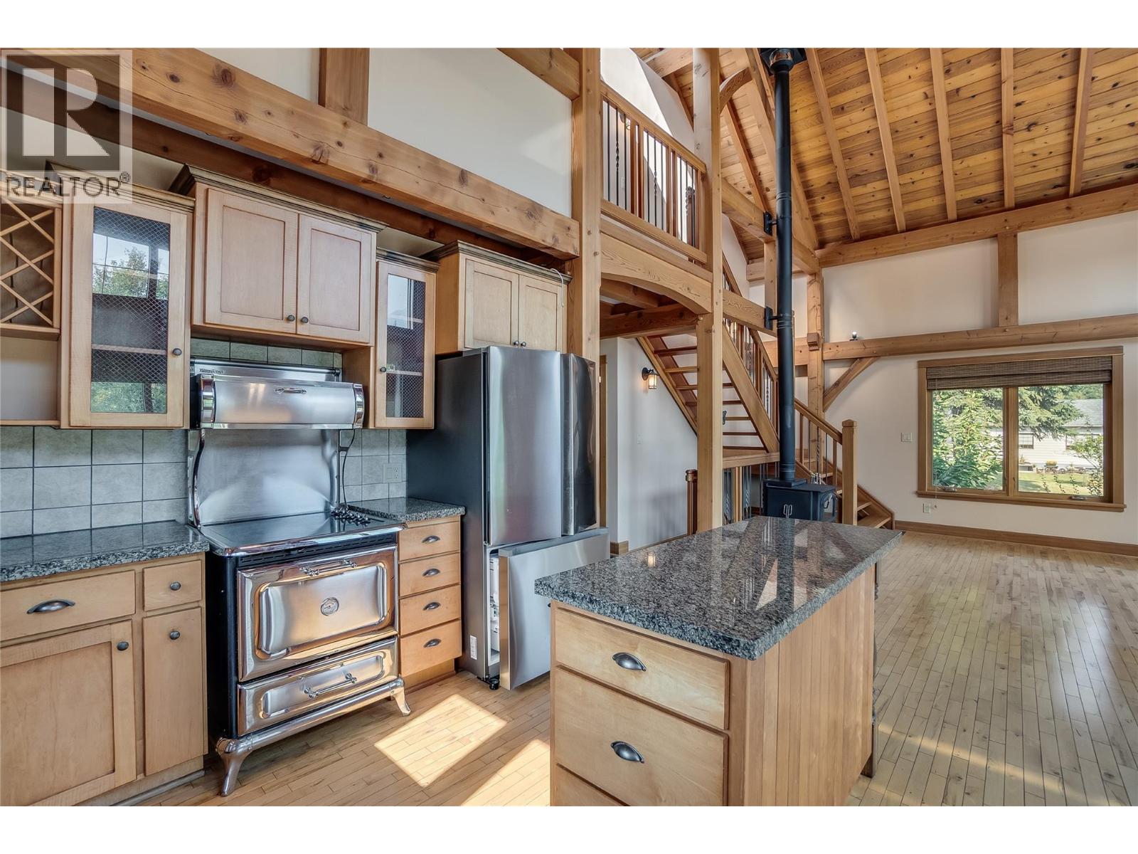  130 8th Street North, Kaslo