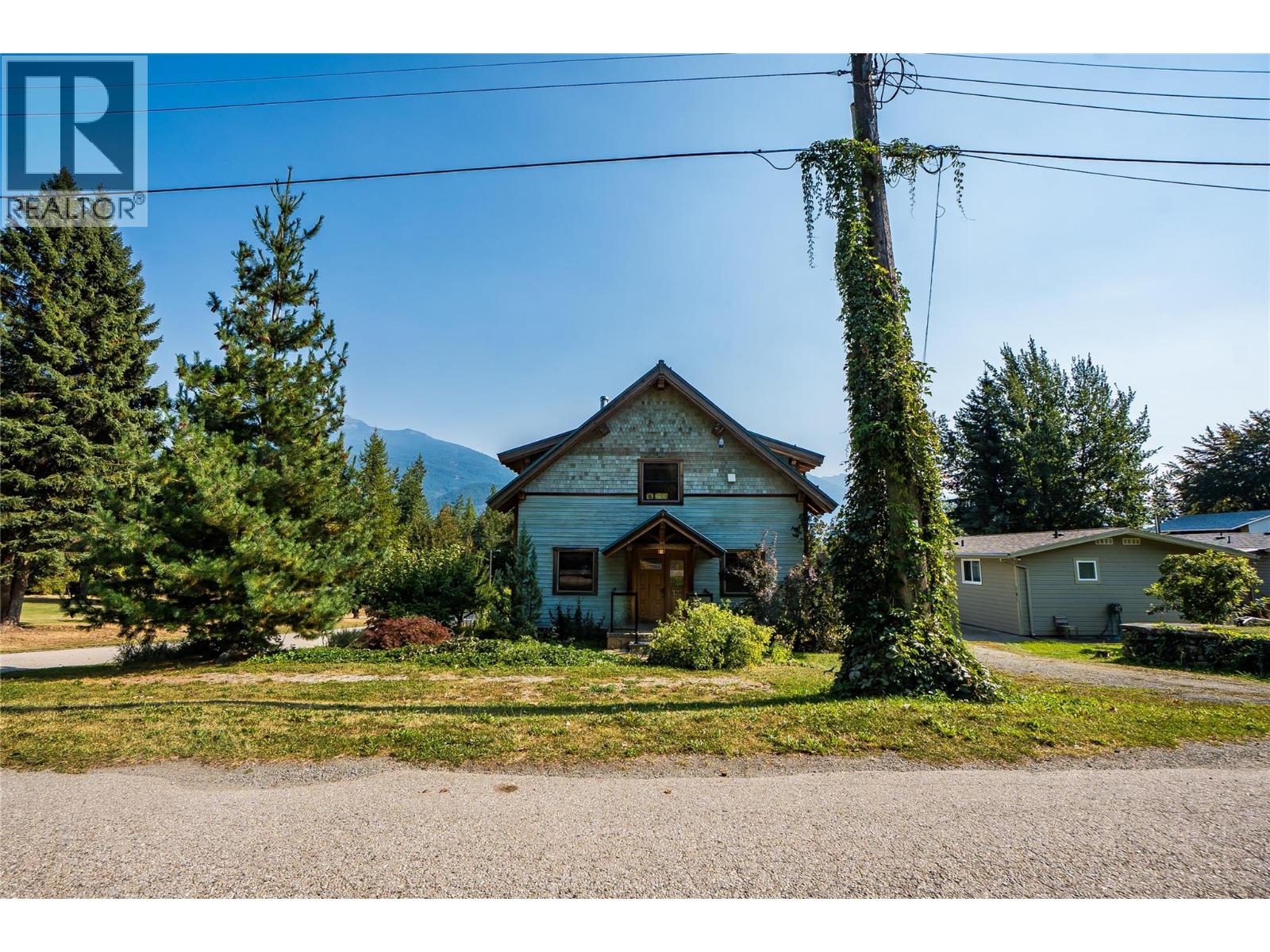  130 8th Street North, Kaslo