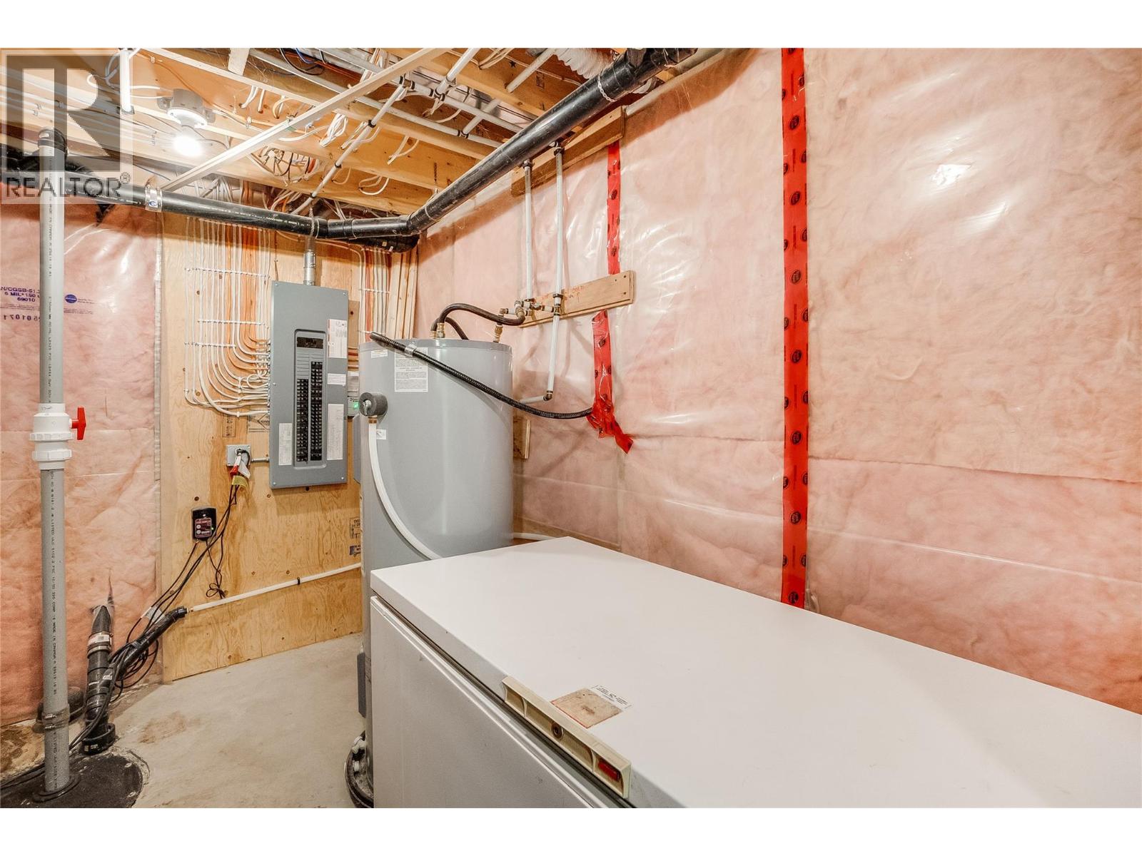  130 8th Street North, Kaslo