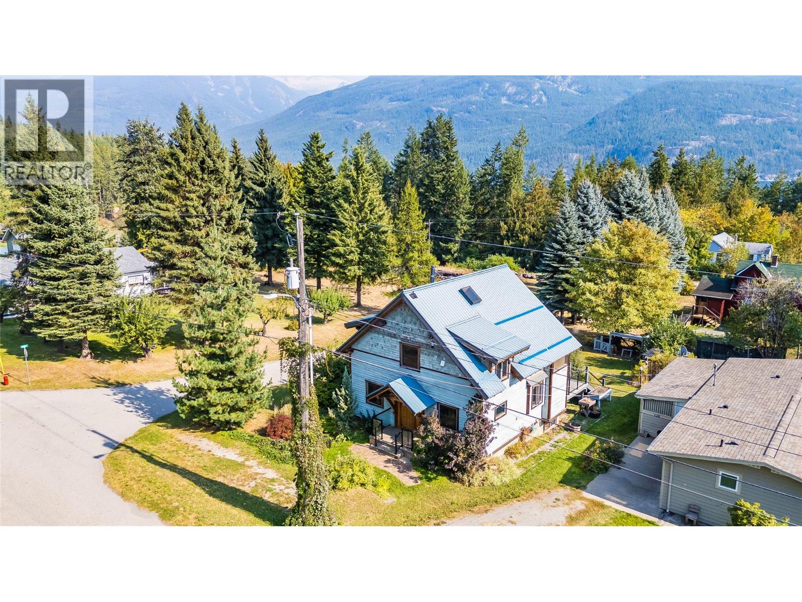  130 8th Street North, Kaslo