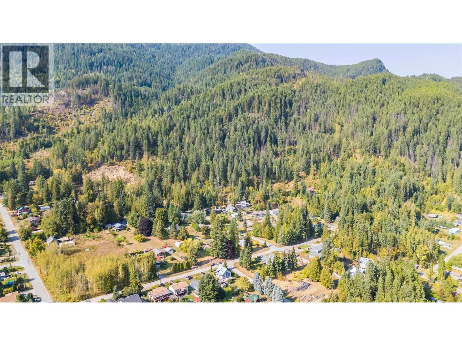  130 8th Street North, Kaslo