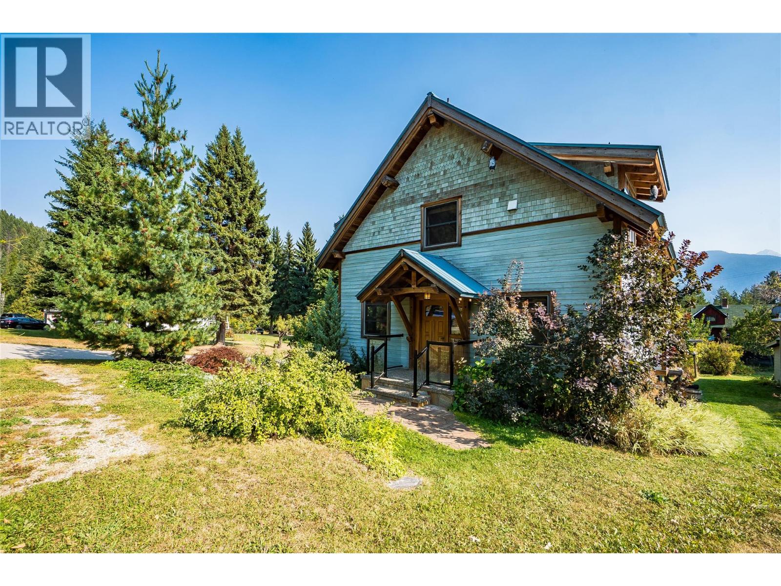  130 8th Street North, Kaslo