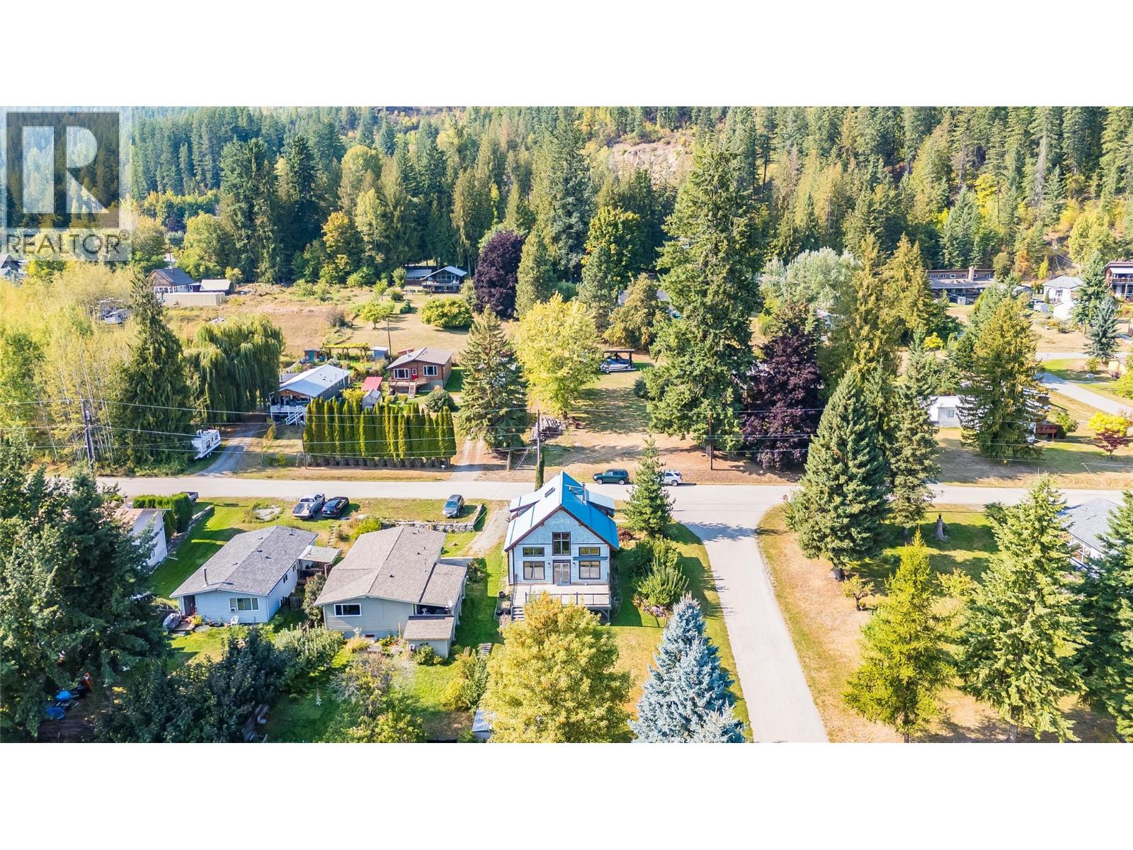  130 8th Street North, Kaslo