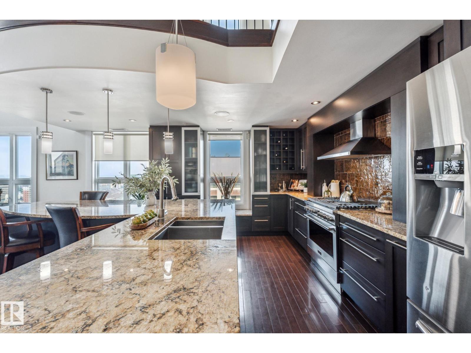 #PH04/1804 9939 109 ST NW - 18