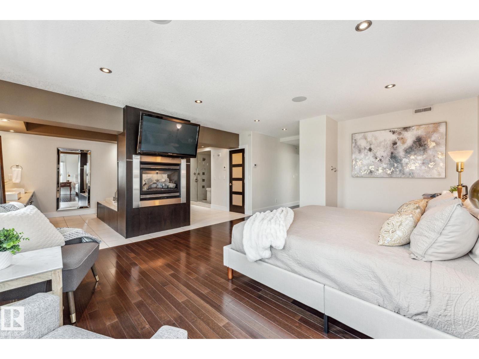 #PH04/1804 9939 109 ST NW - 21