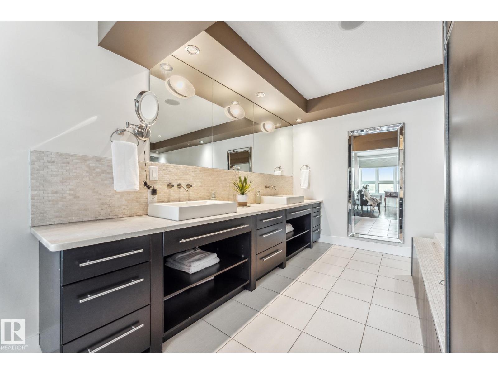 #PH04/1804 9939 109 ST NW - 22