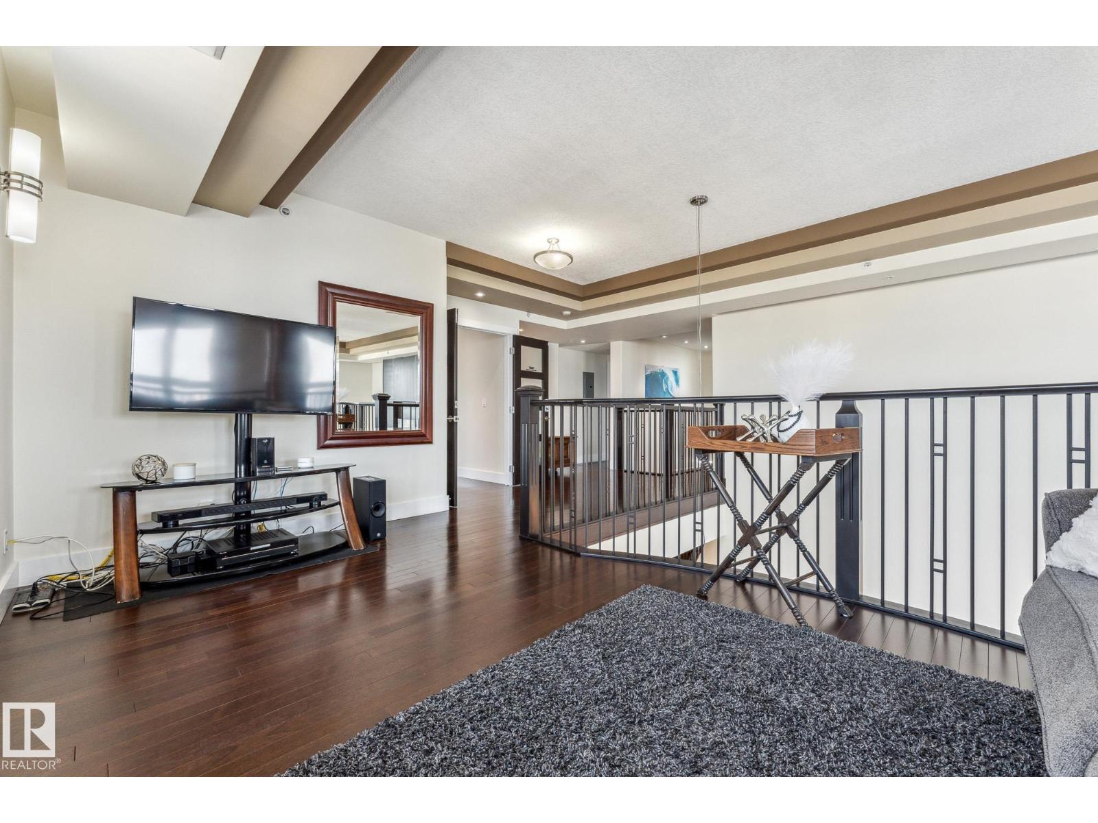 #PH04/1804 9939 109 ST NW - 27