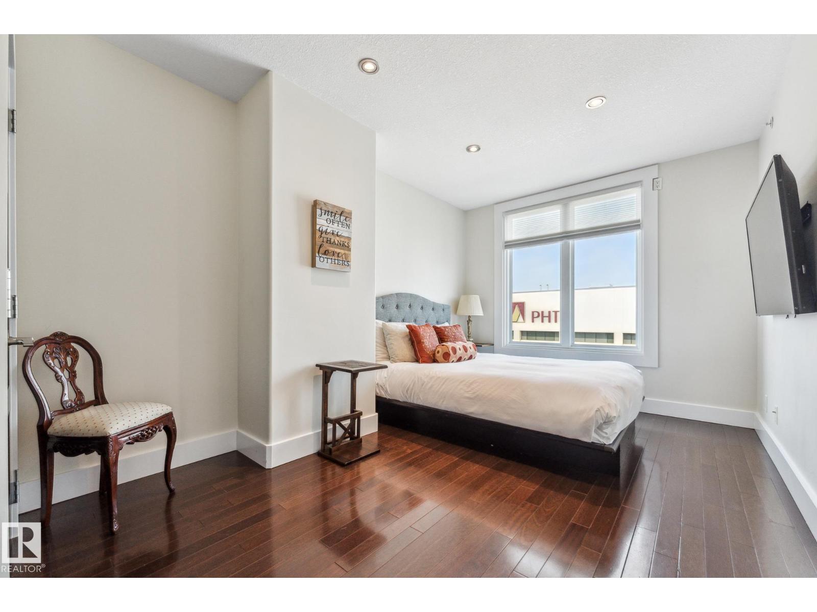 #PH04/1804 9939 109 ST NW - 29