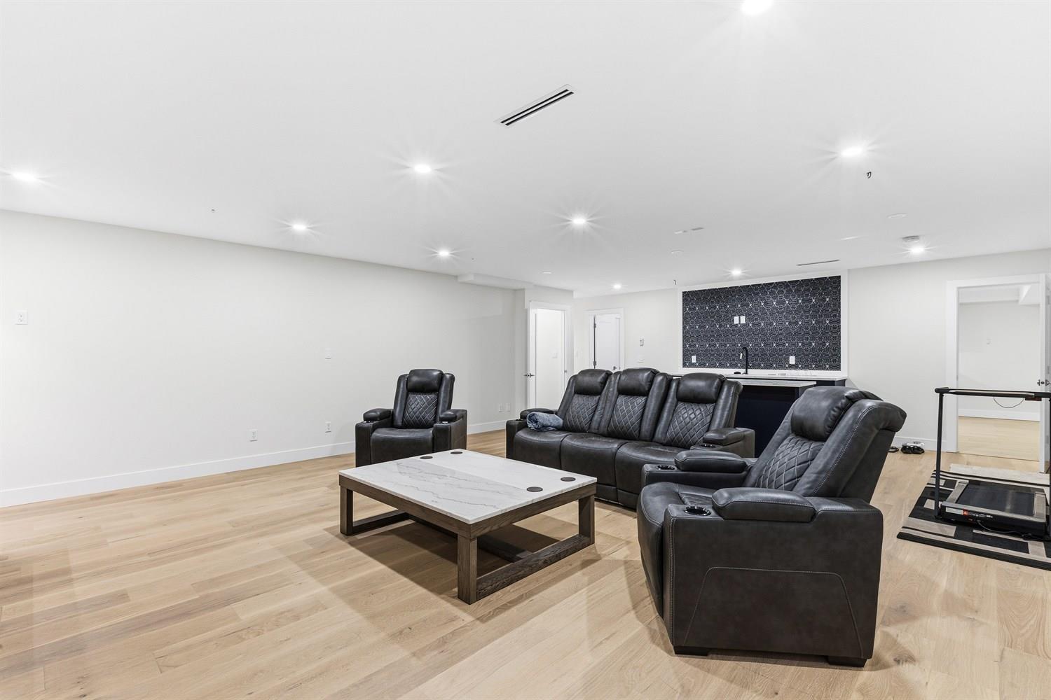 6460 MCKENZIE Drive, Delta