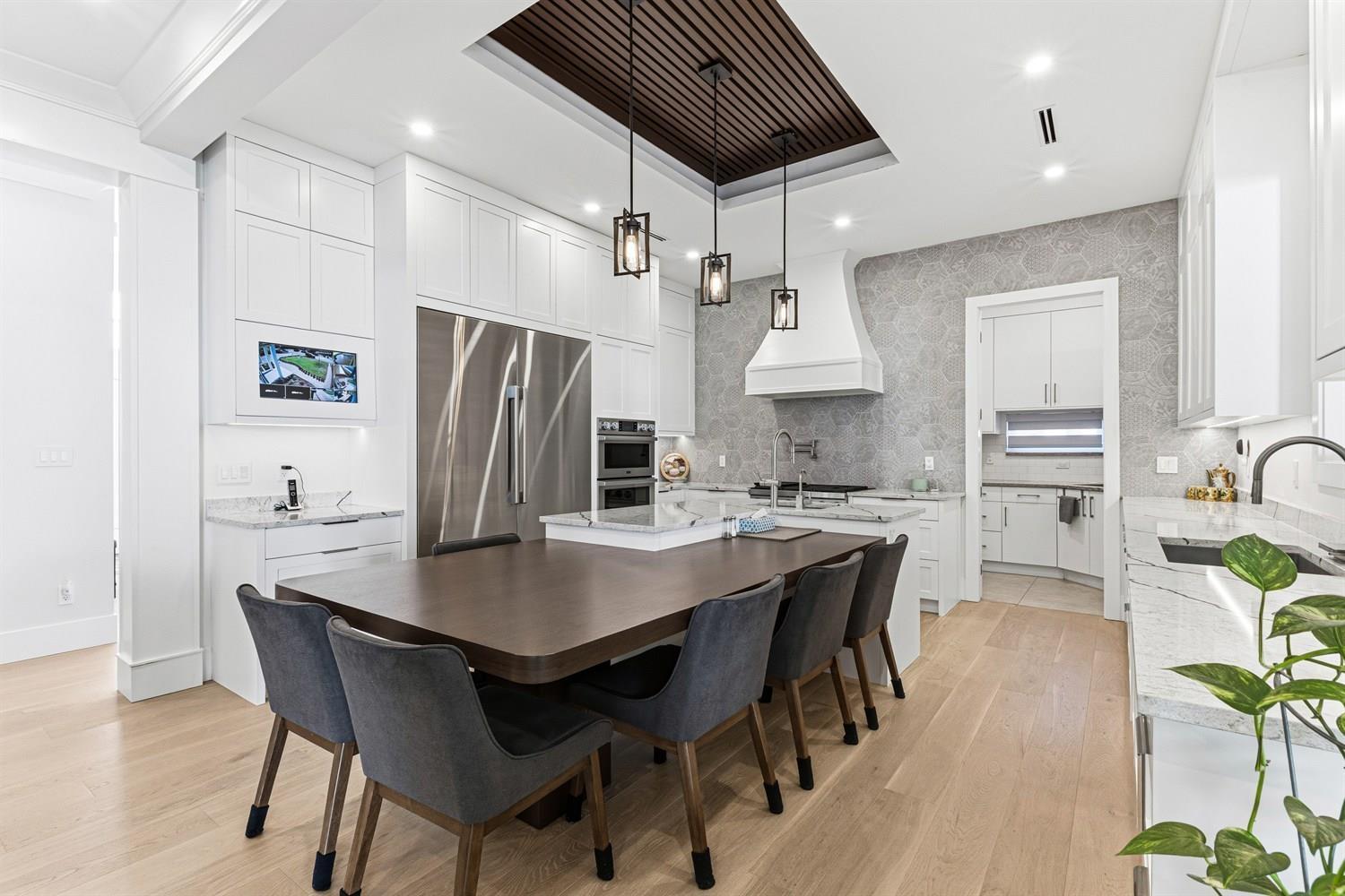 6460 MCKENZIE Drive, Delta