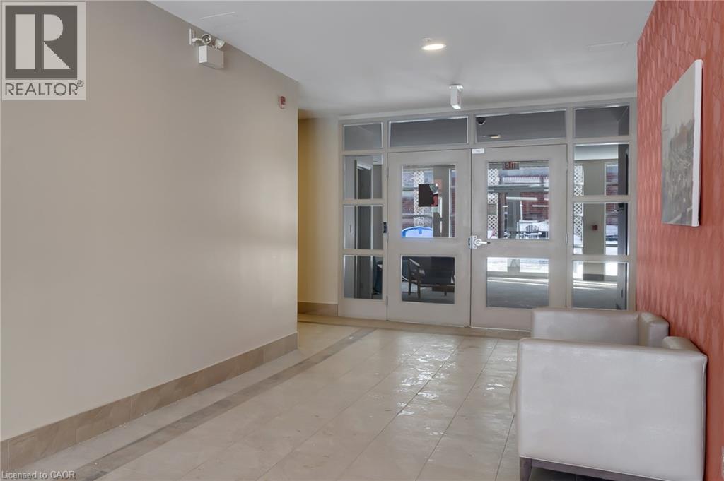 #218 165 DUKE Street E - 40