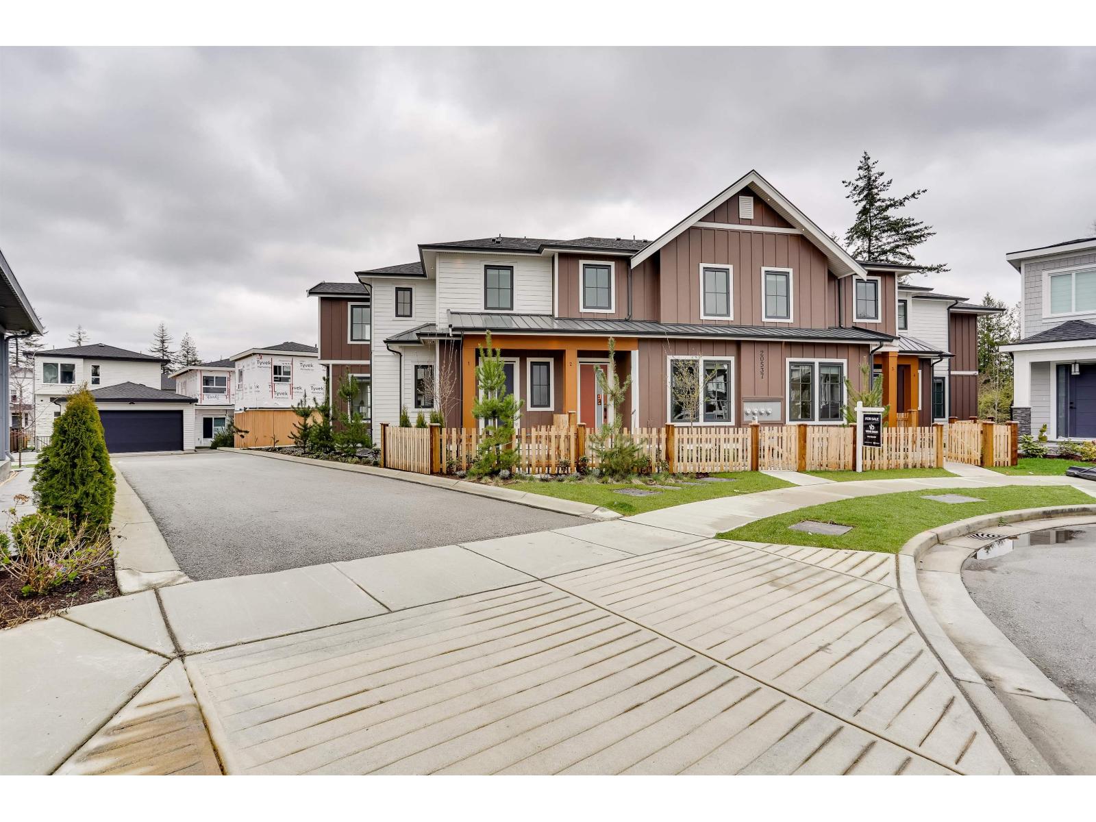 1 20537 75A Avenue - photo 2