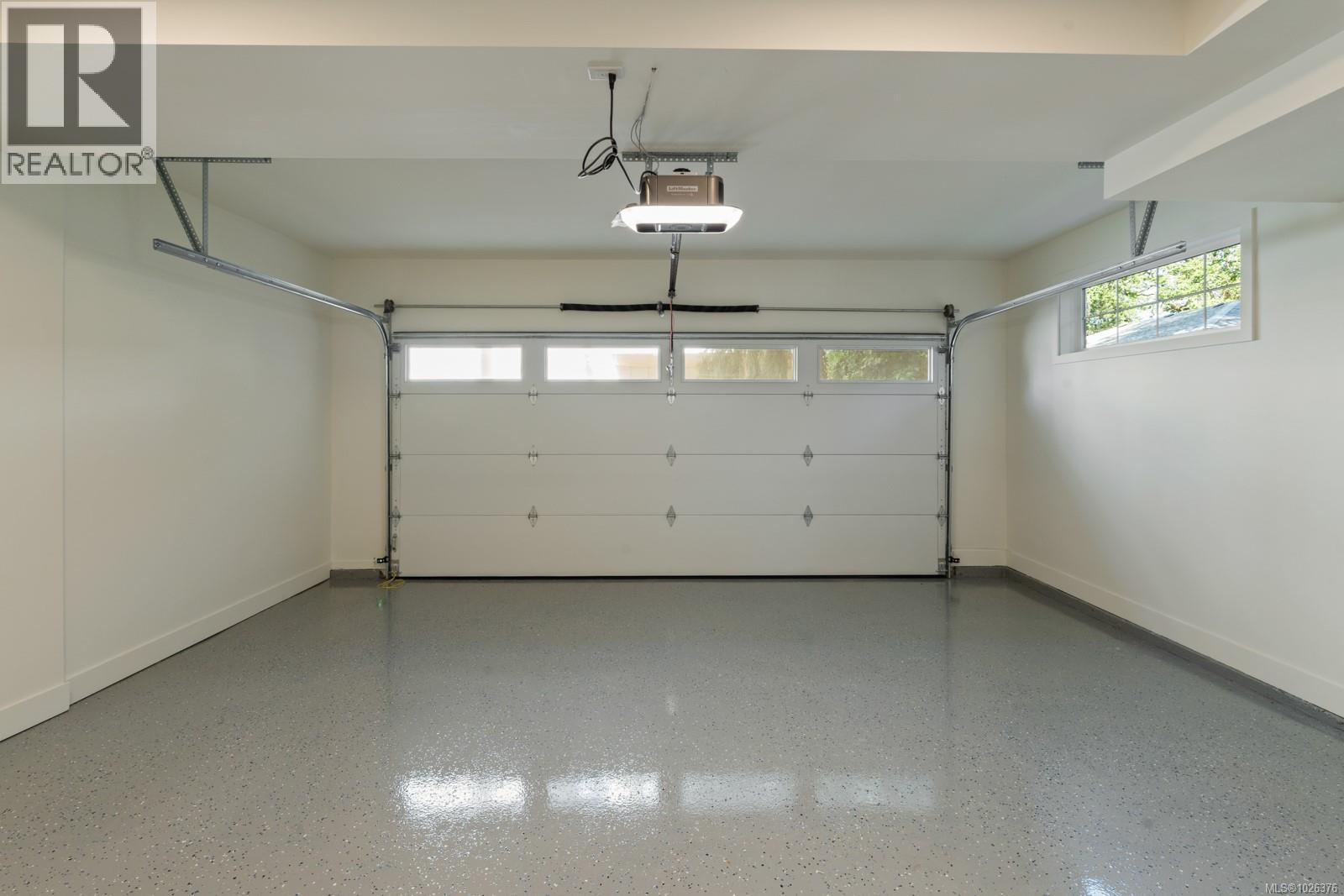 #209 2770 VANTILBURG CRES - 25