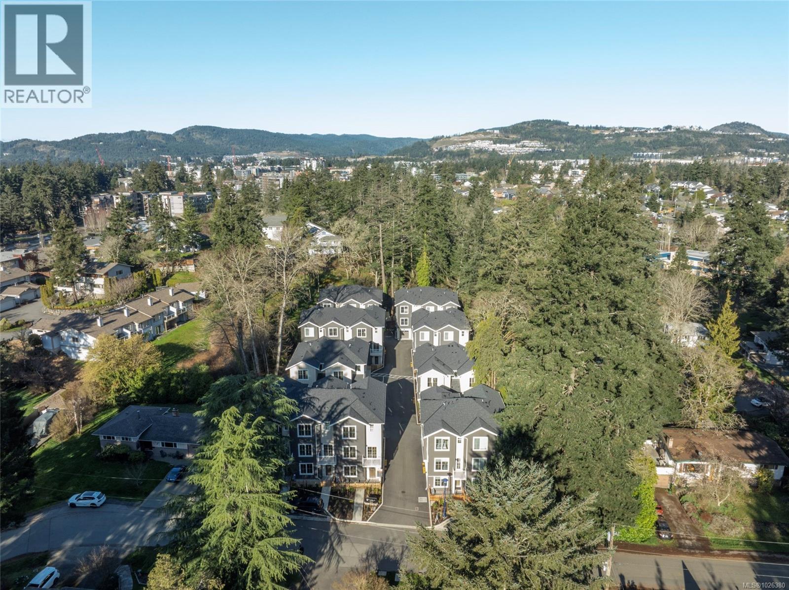 #214 2770 VANTILBURG CRES - 29