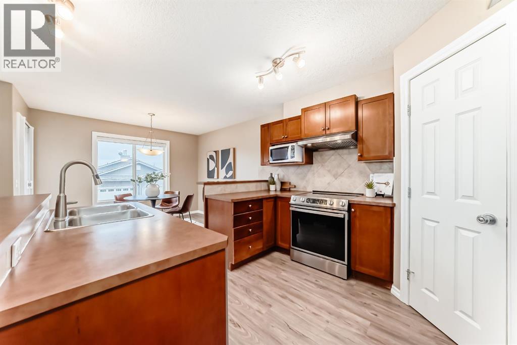 Single Family House for Sale in  Royal Crest Court NW Royal Oak Calgary 