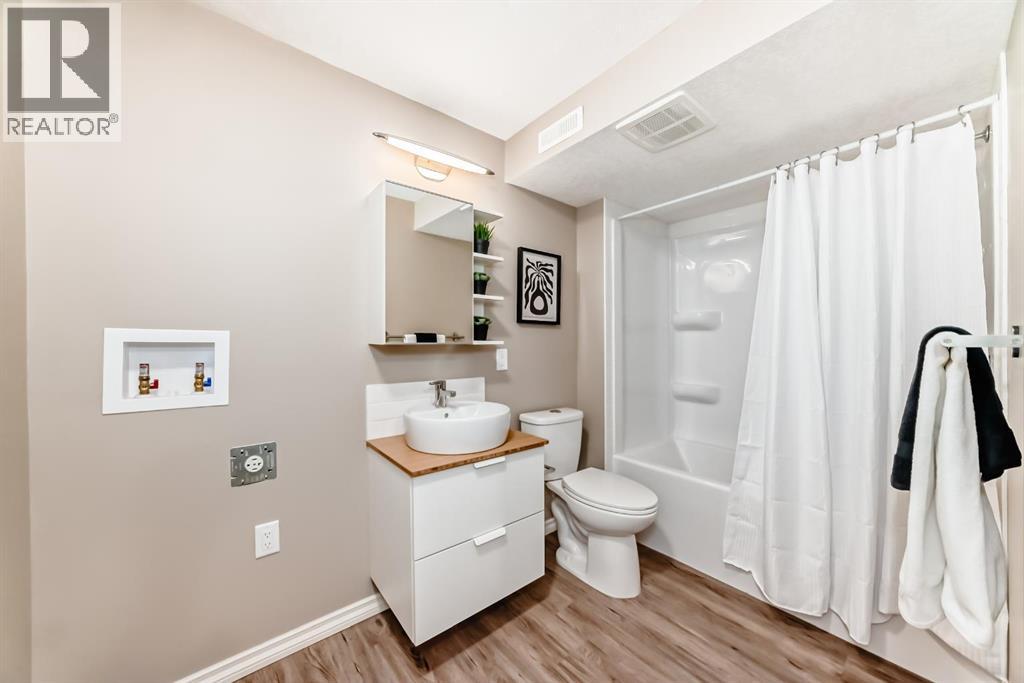 Single Family House for Sale in  Royal Crest Court NW Royal Oak Calgary 